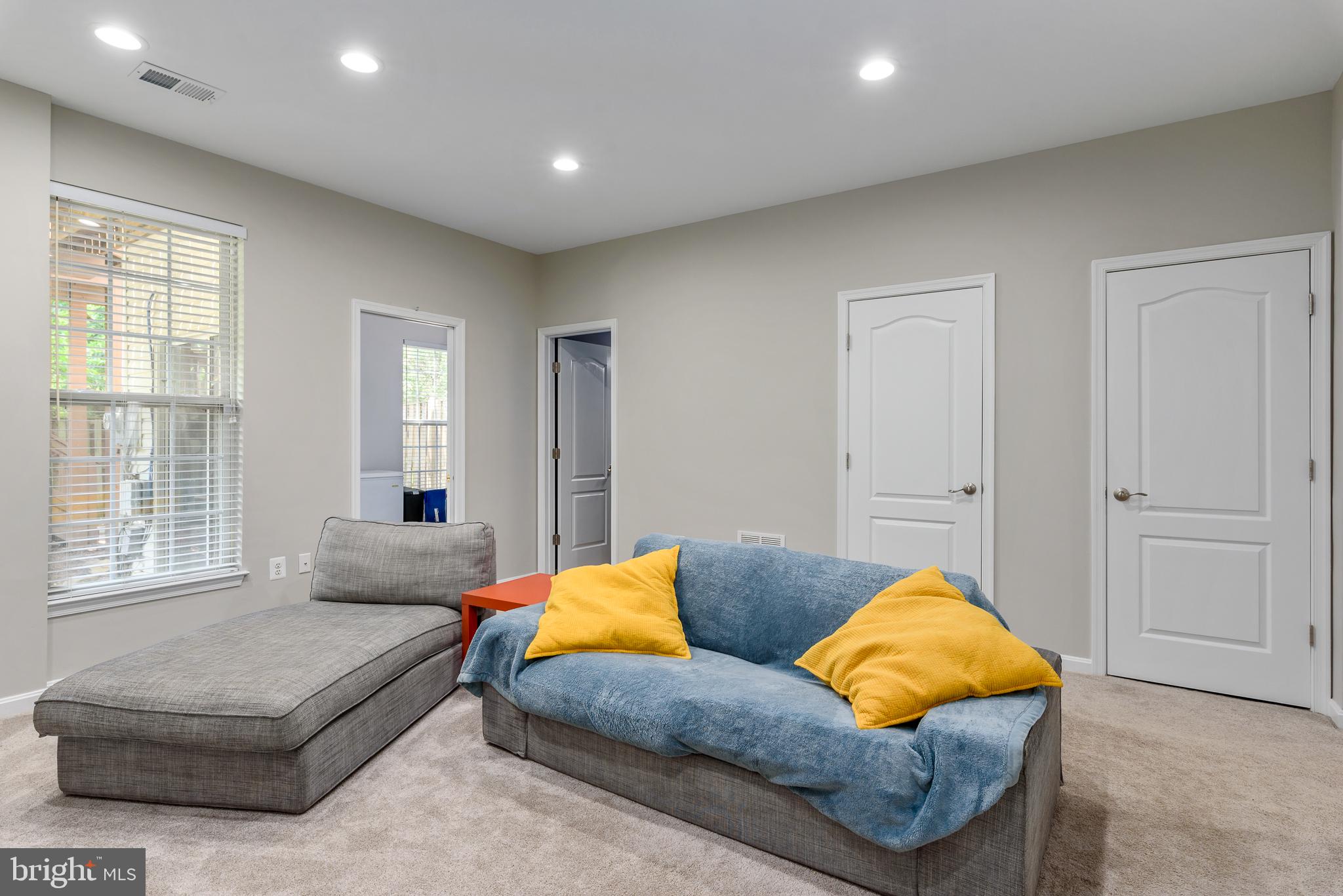 SQUIRREL HILL - Residential