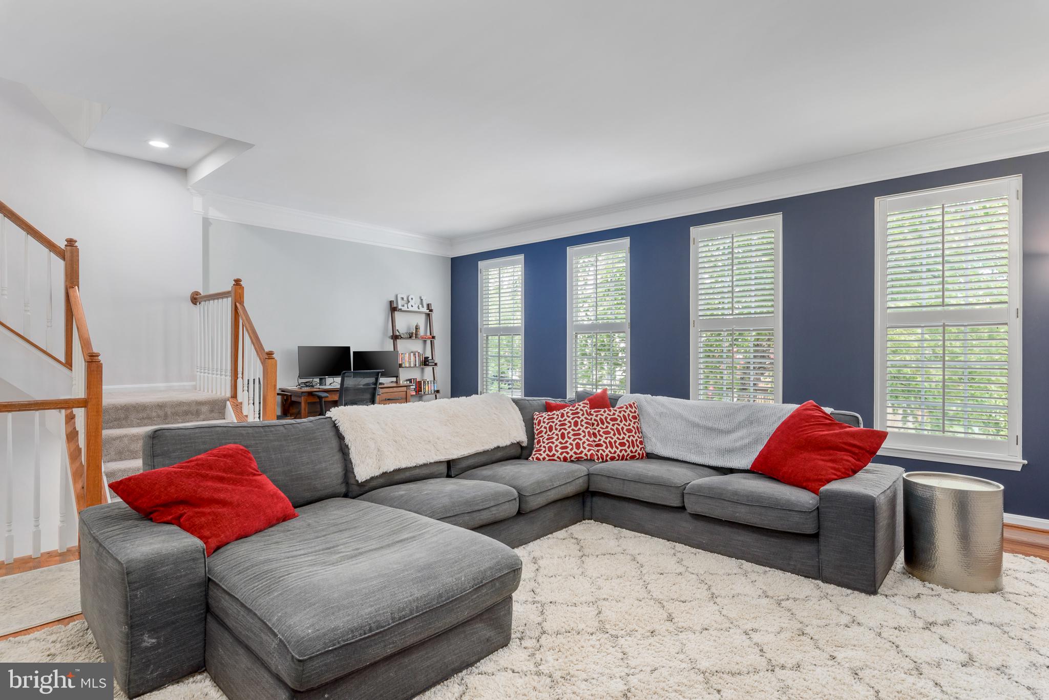 SQUIRREL HILL - Residential