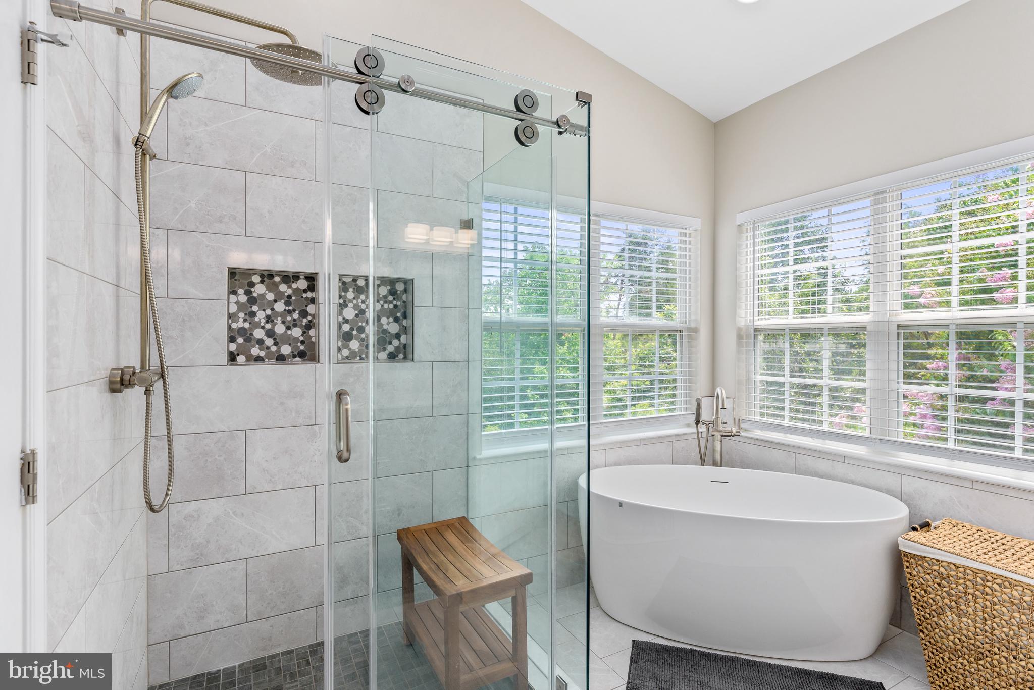 SQUIRREL HILL - Residential