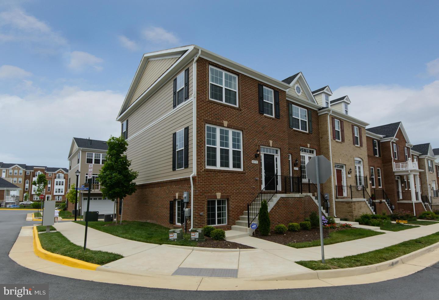 GOOSE CREEK VILLAGE NORTH - Residential Lease