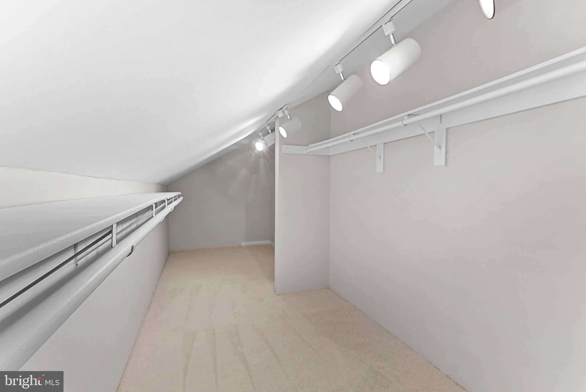 COUNTRYSIDE - Residential