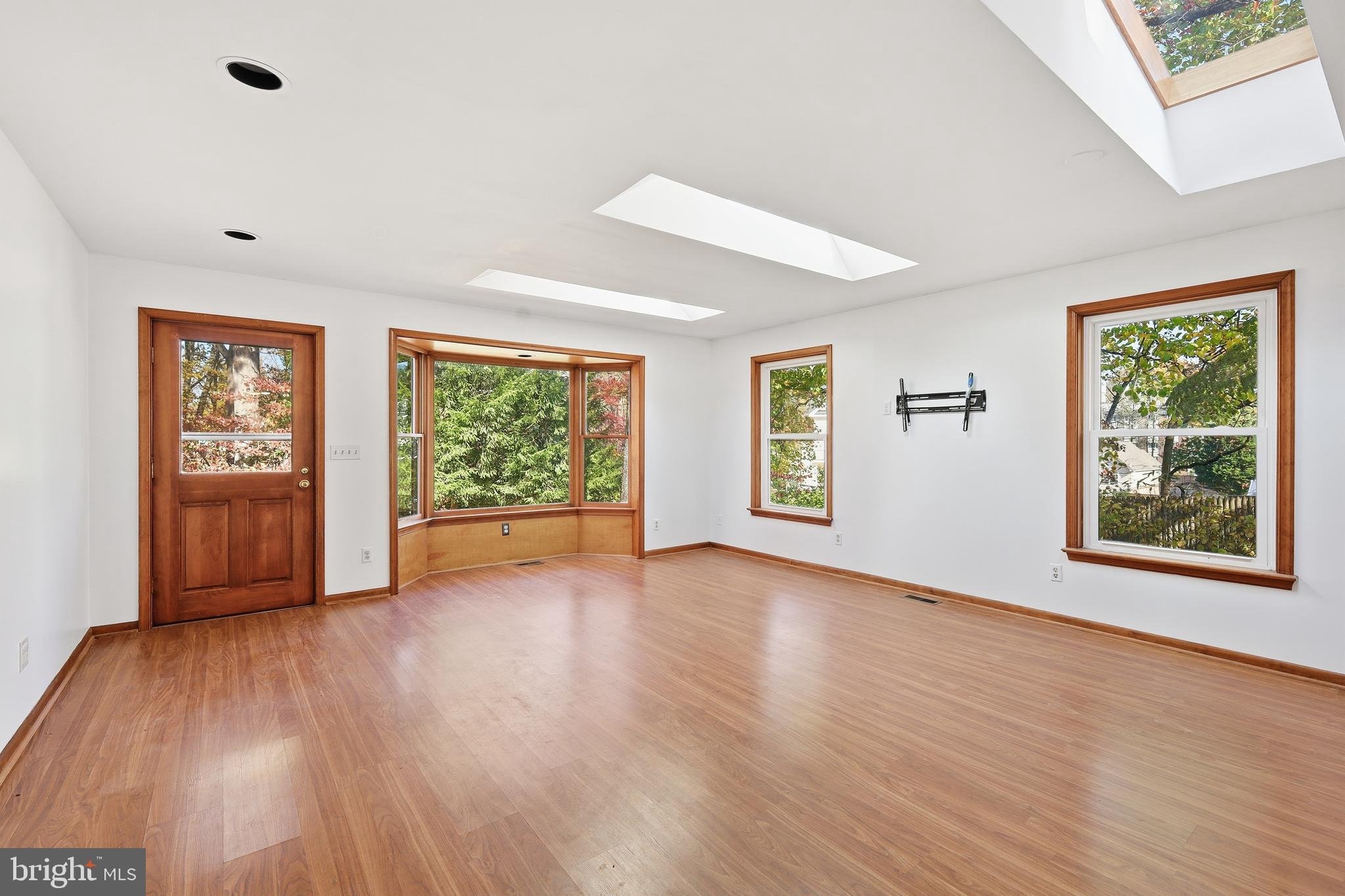 ROCK CREEK PALISADES - Residential Lease