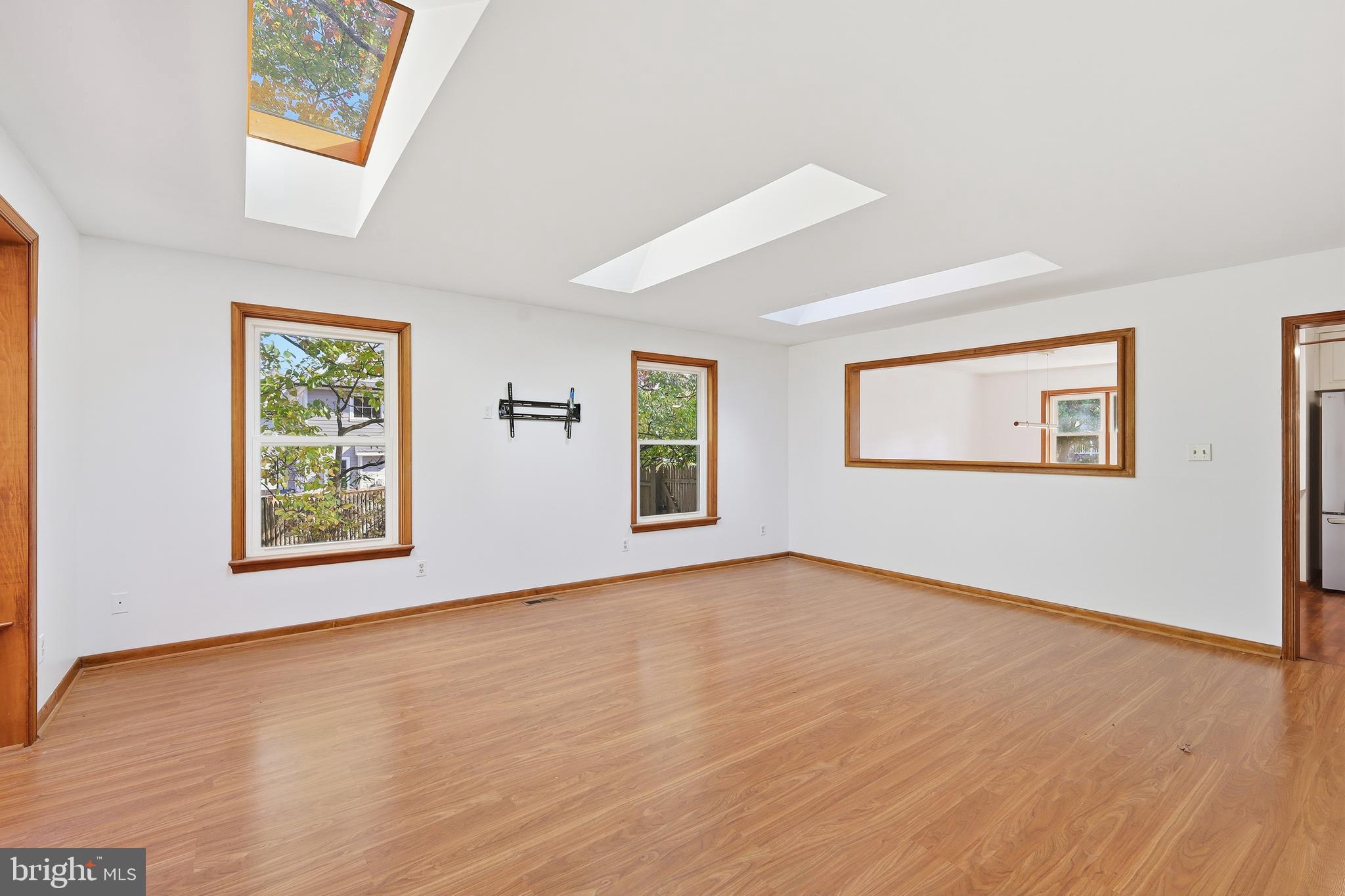 ROCK CREEK PALISADES - Residential Lease