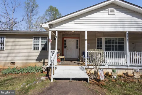 MLS: VACU2013244