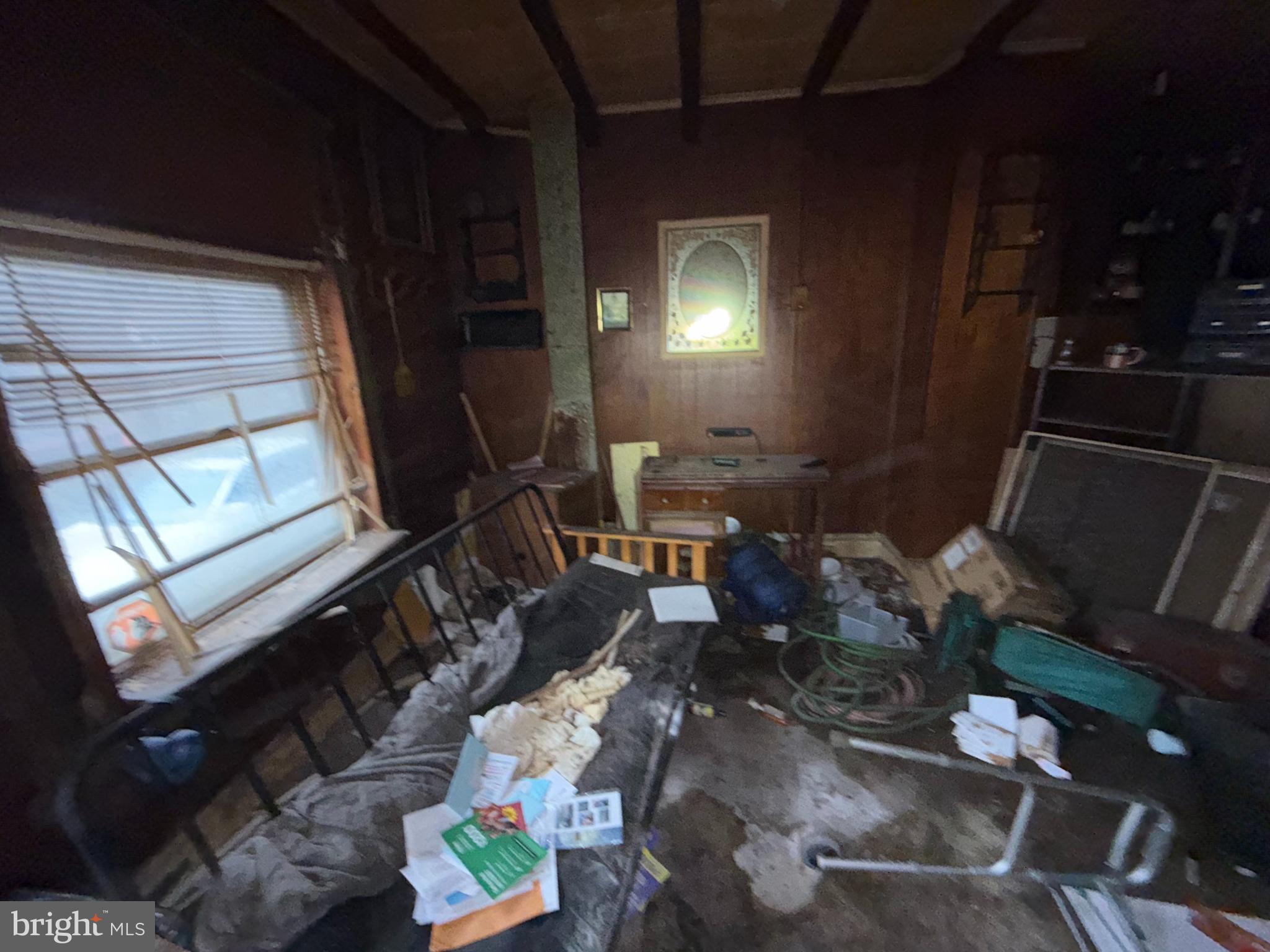 2045 E VICTORIA STREET