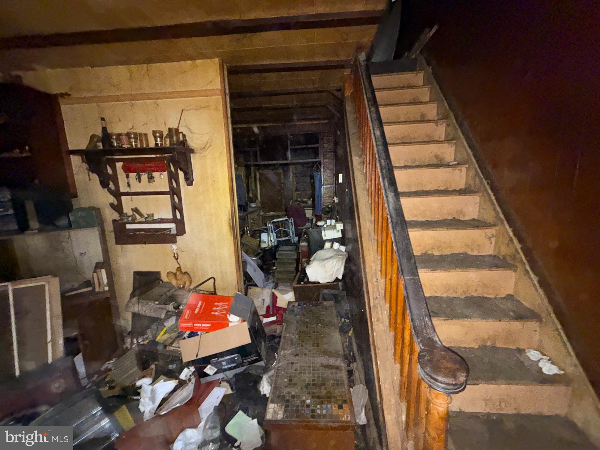 2045 E VICTORIA STREET