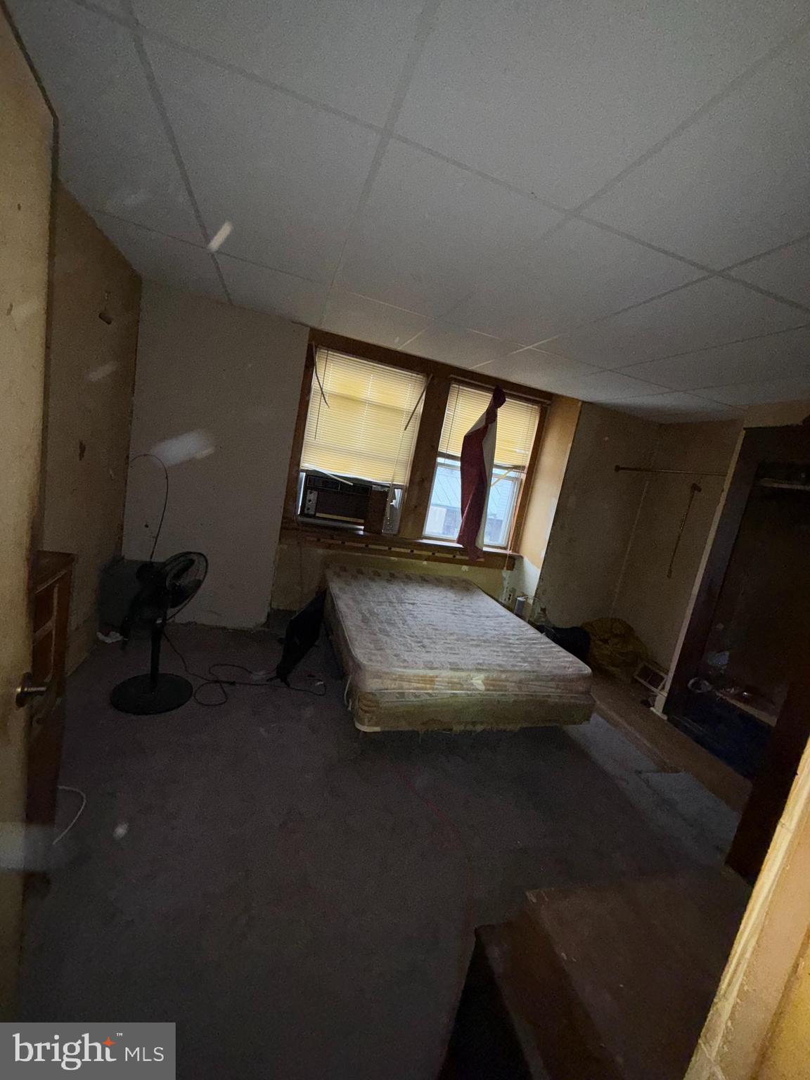 2045 E VICTORIA STREET