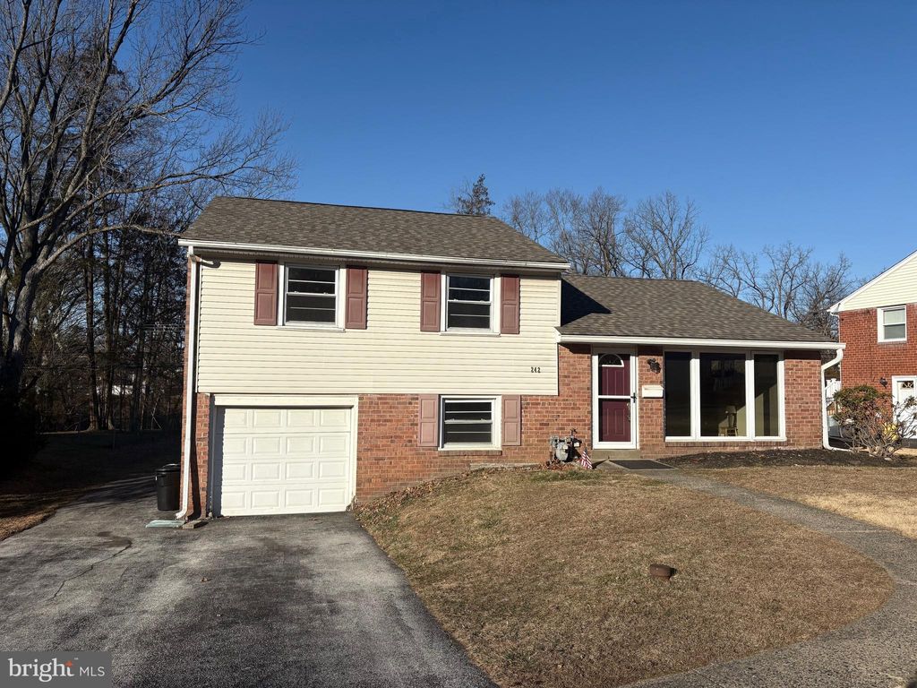 Photo of 242 Lewis Road, SPRINGFIELD, PA 19064 (MLS # PADE2106370)