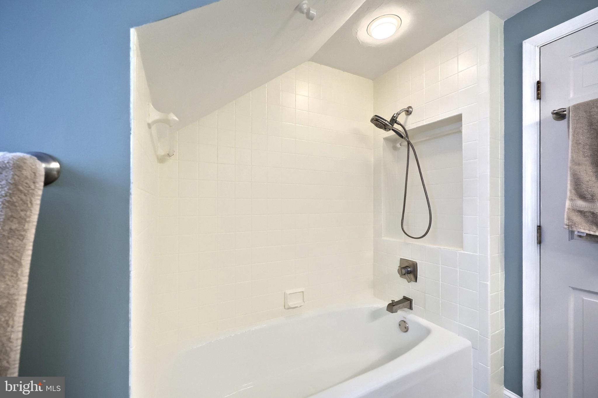 CLOVER LANE - Residential