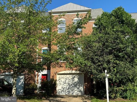 Townhouse For Rent - 12097 Edgemere Circle<br/> Fairfax County, RESTON, VA 20190