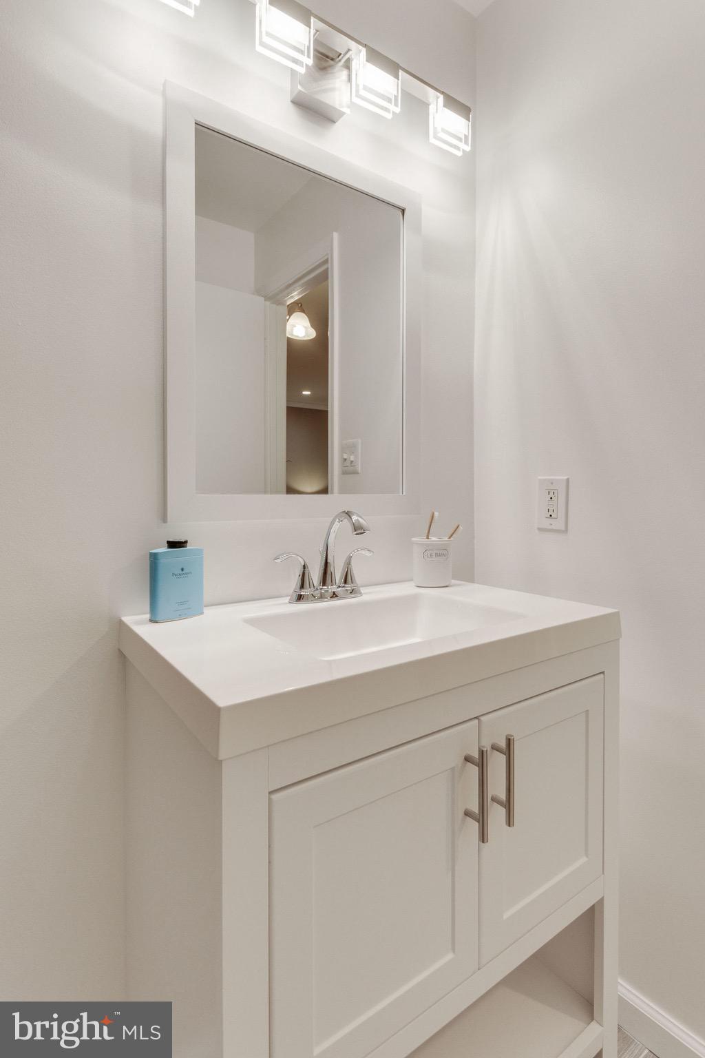 FOUR WINDS AT OAKTON - Residential