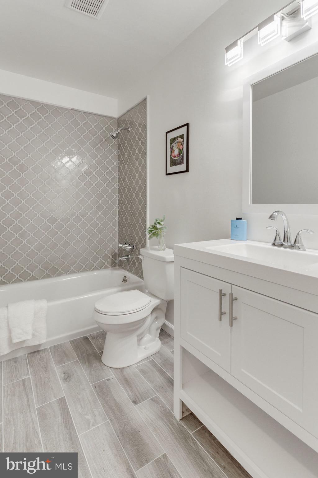 FOUR WINDS AT OAKTON - Residential