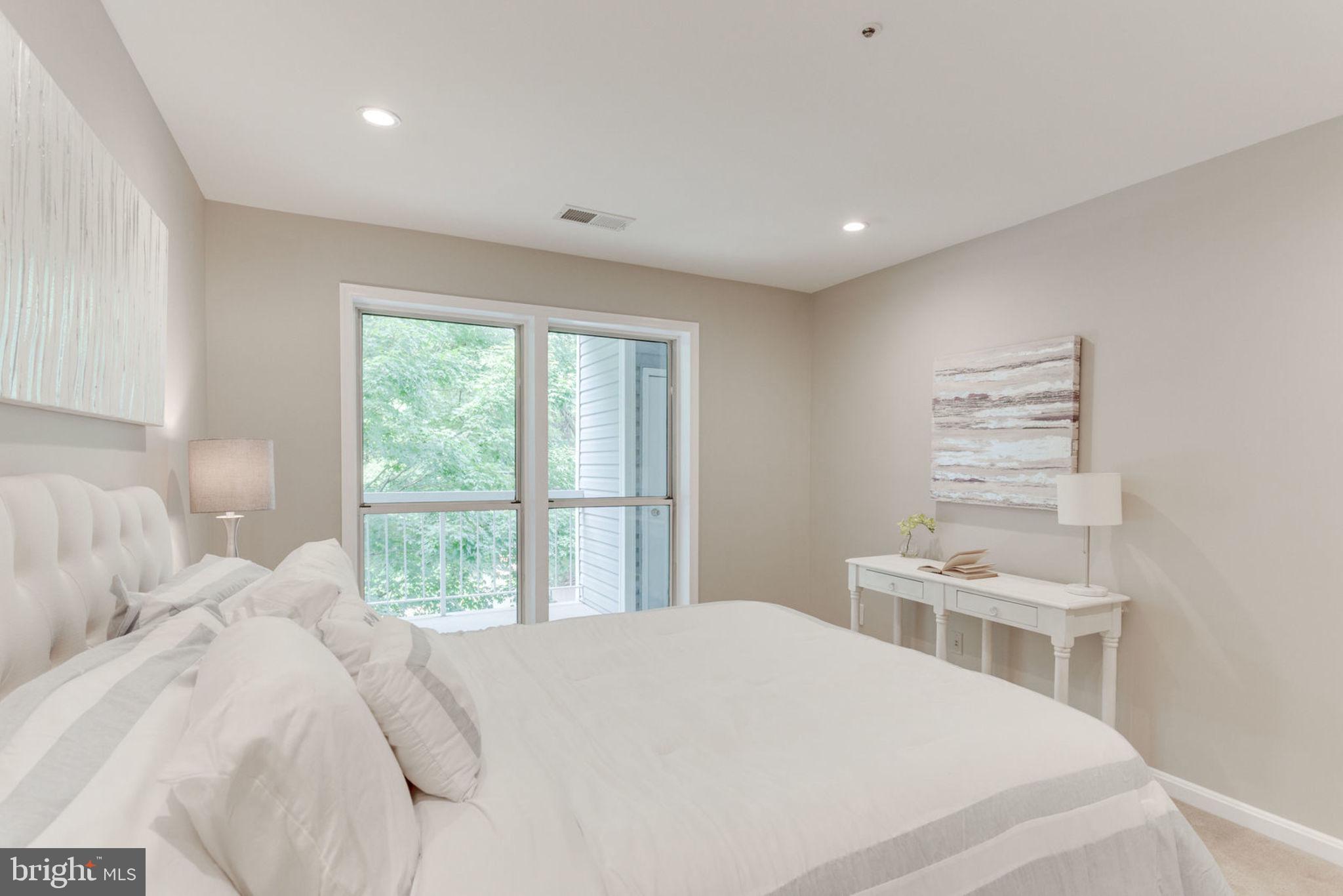 FOUR WINDS AT OAKTON - Residential