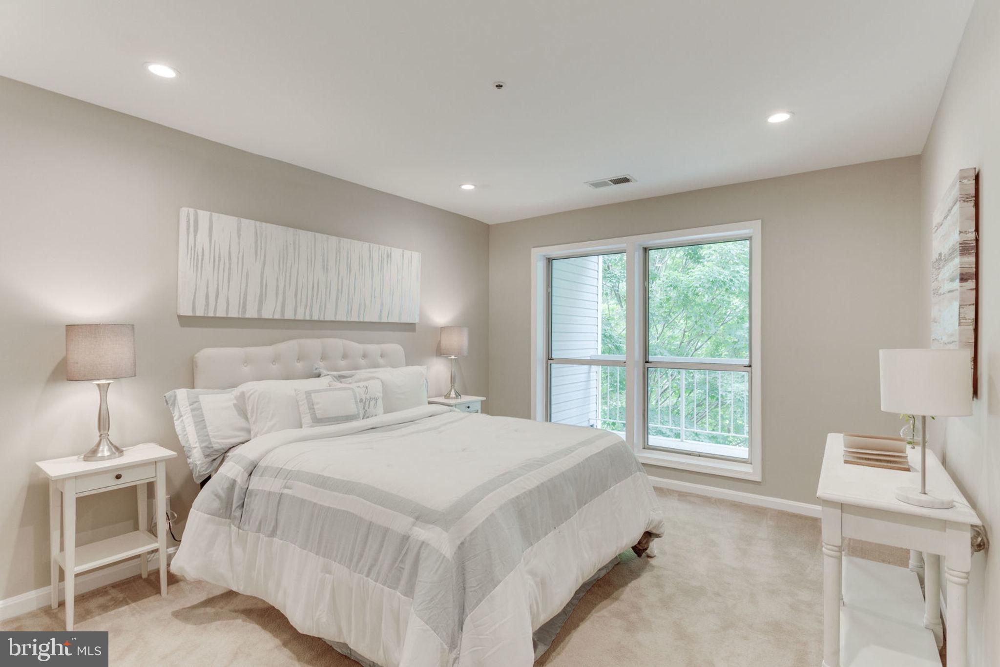 FOUR WINDS AT OAKTON - Residential