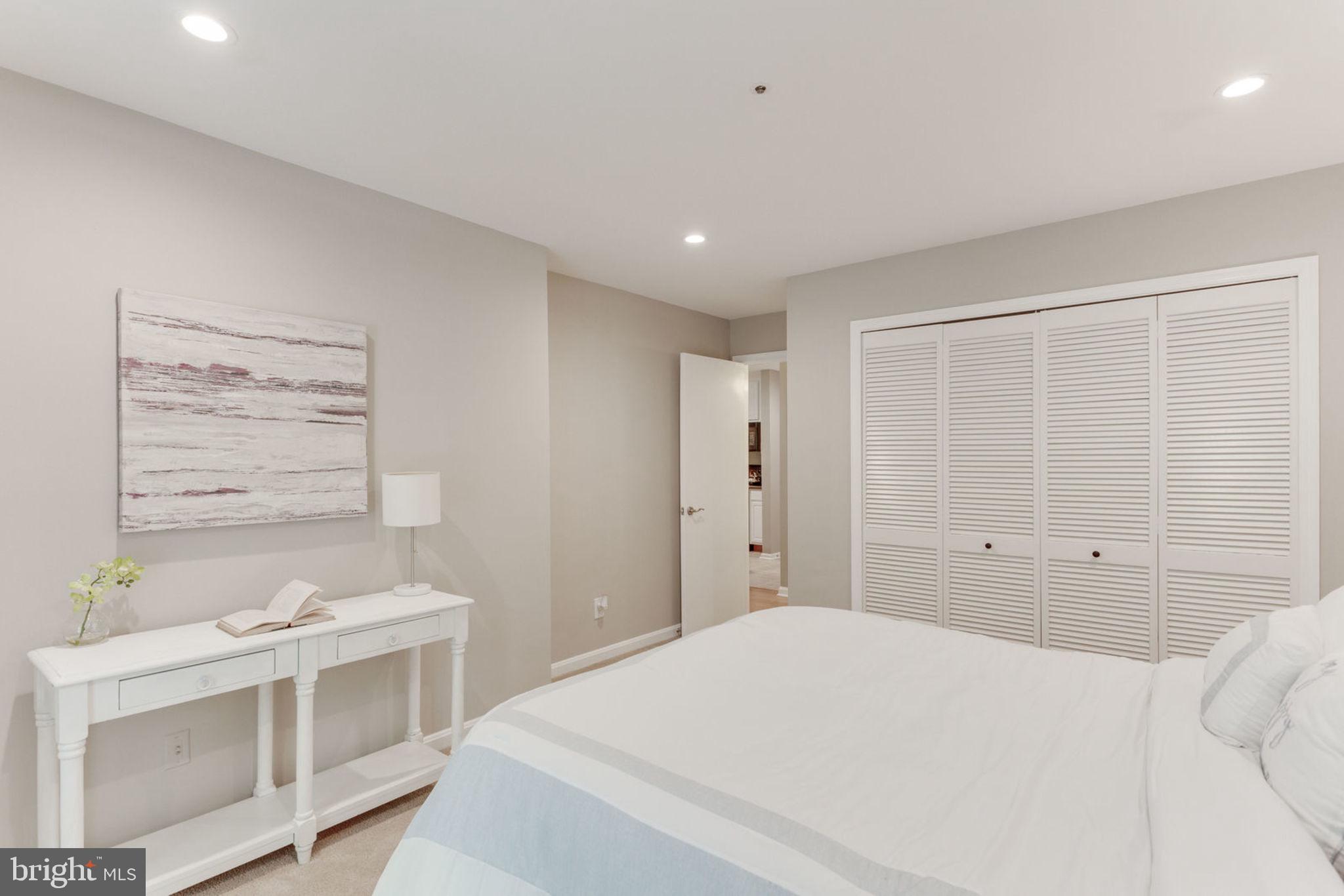 FOUR WINDS AT OAKTON - Residential