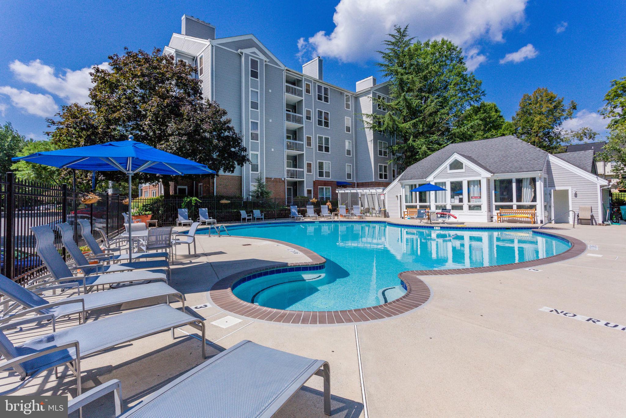 FOUR WINDS AT OAKTON - Residential