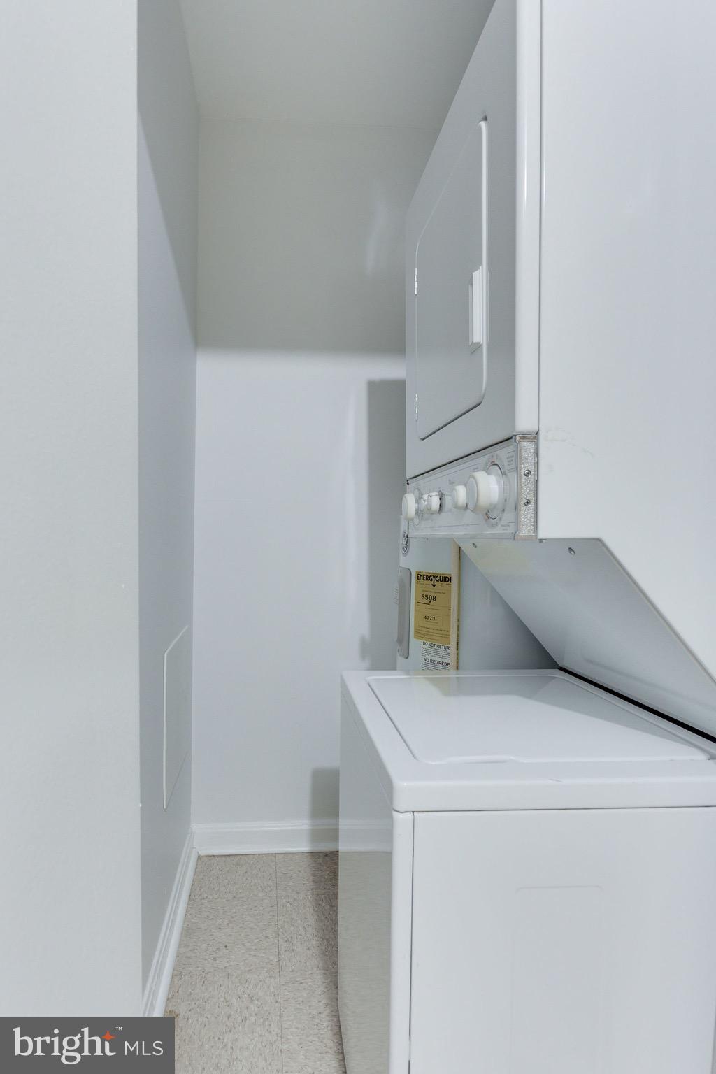 FOUR WINDS AT OAKTON - Residential