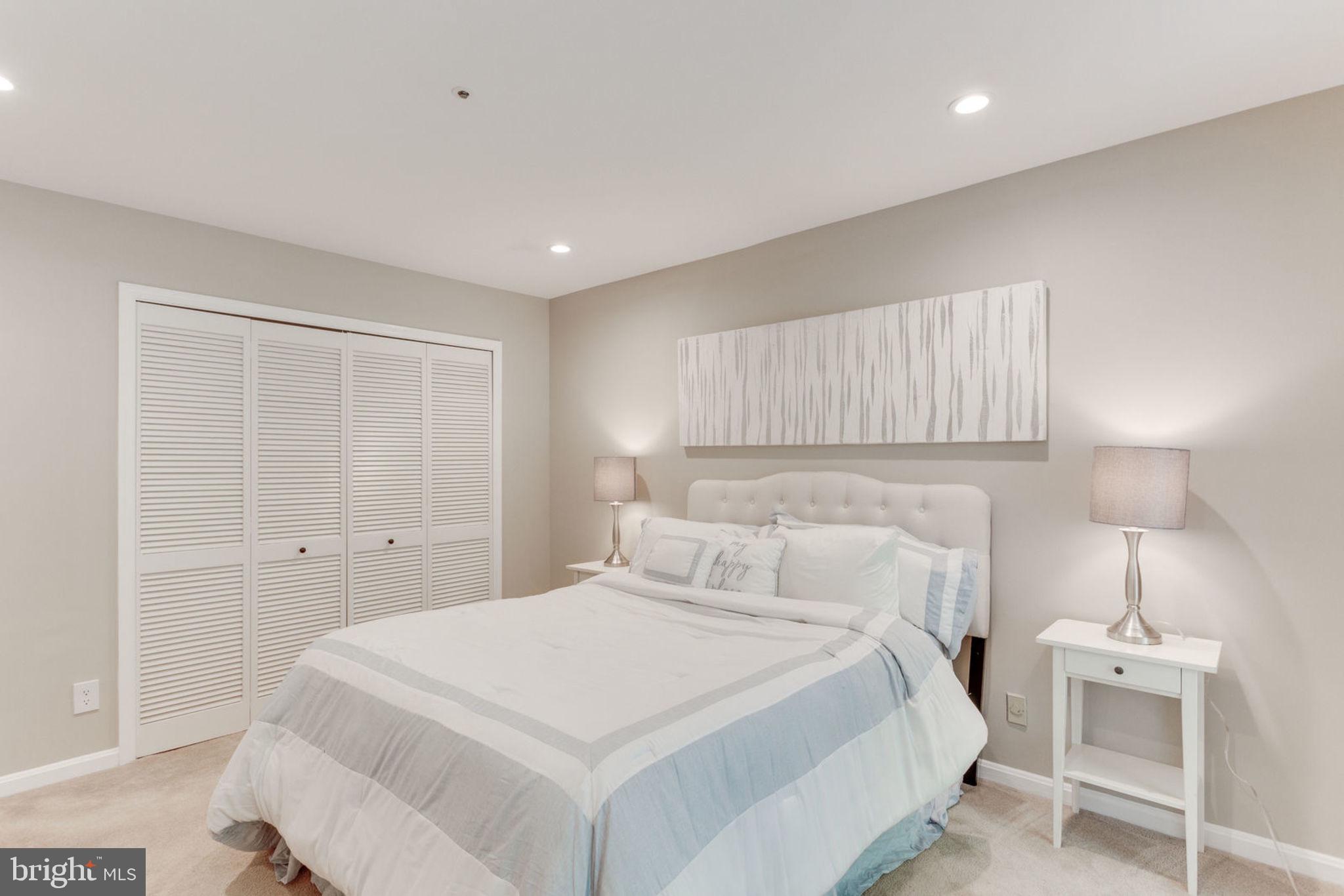 FOUR WINDS AT OAKTON - Residential