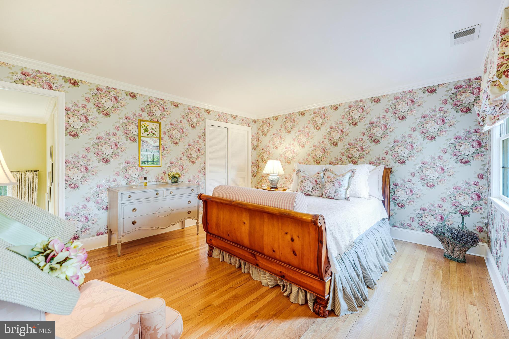 RIVERSIDE MANOR - Residential