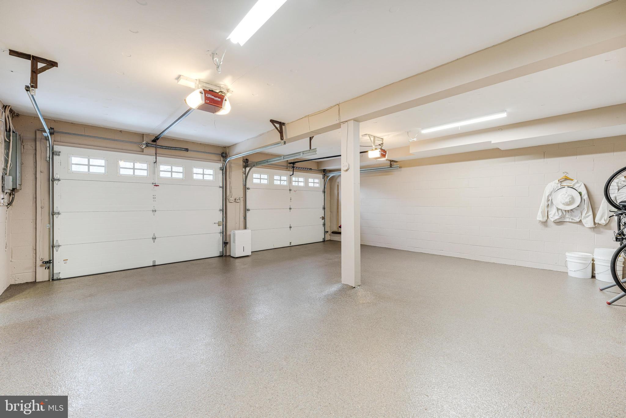 RIVERSIDE MANOR - Residential