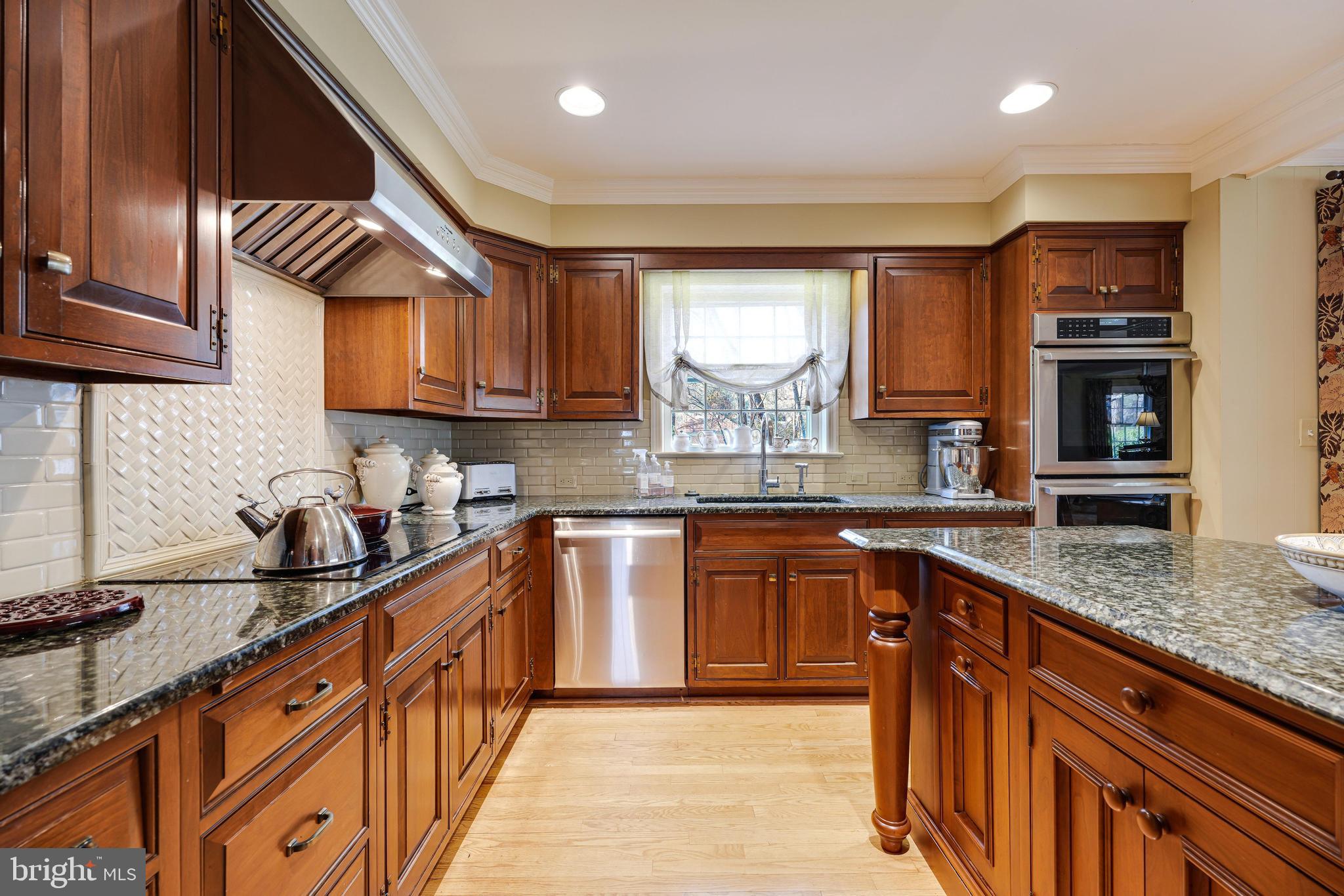 RIVERSIDE MANOR - Residential