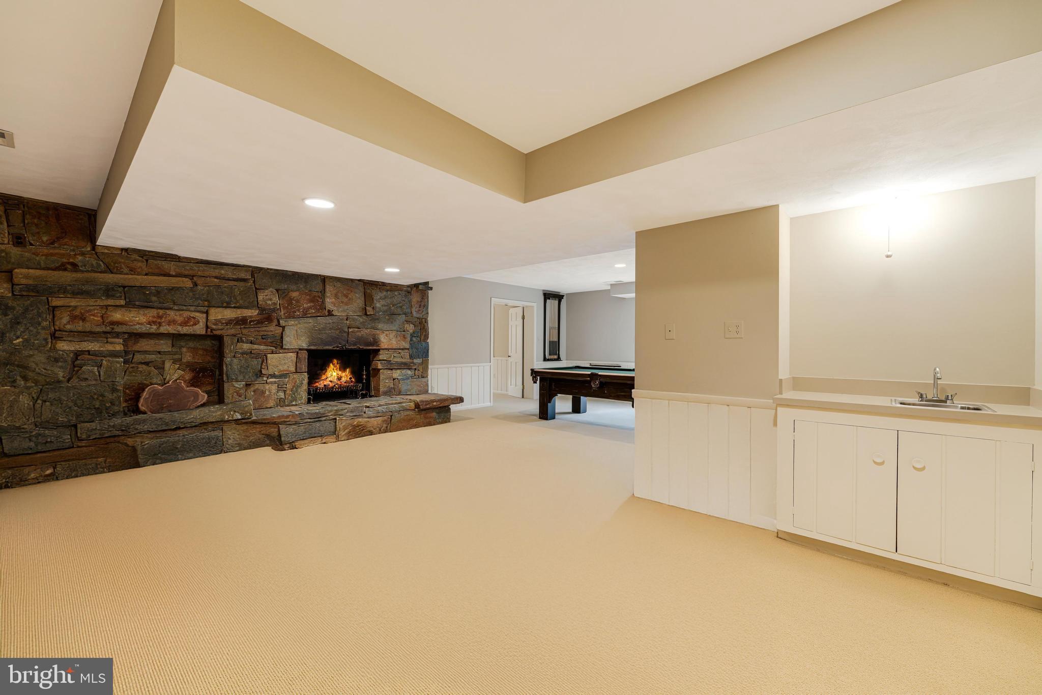 RIVERSIDE MANOR - Residential