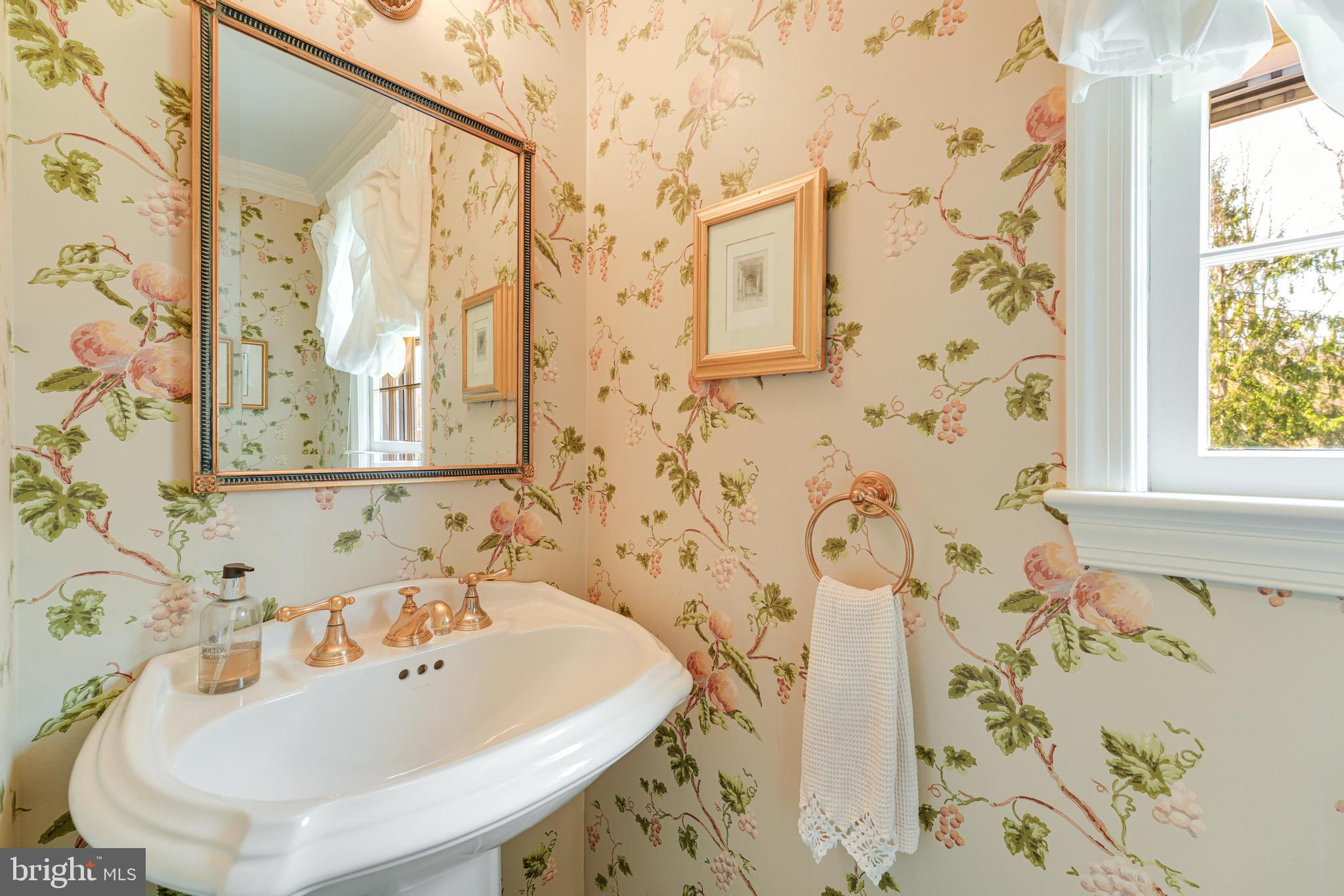 RIVERSIDE MANOR - Residential