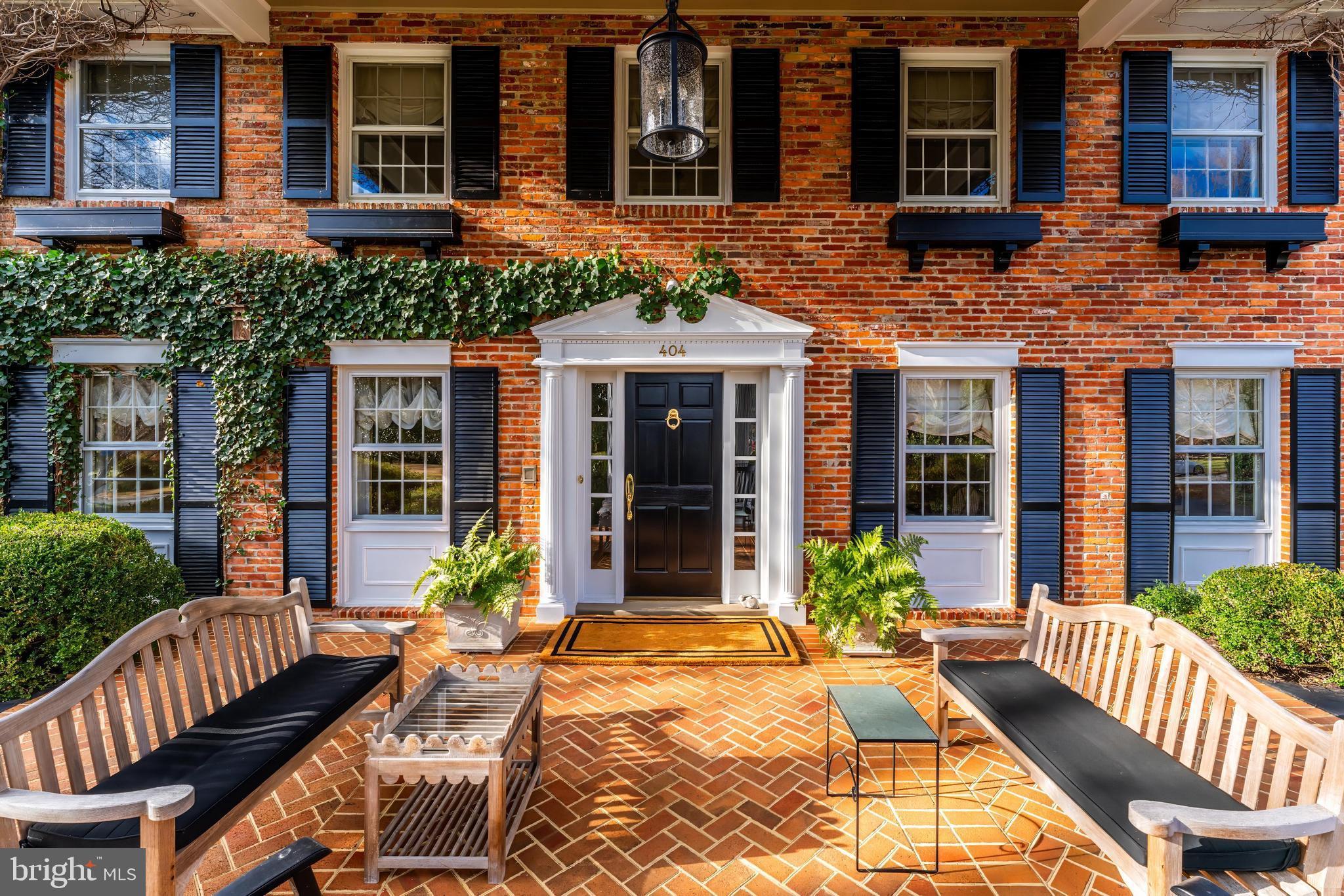 RIVERSIDE MANOR - Residential