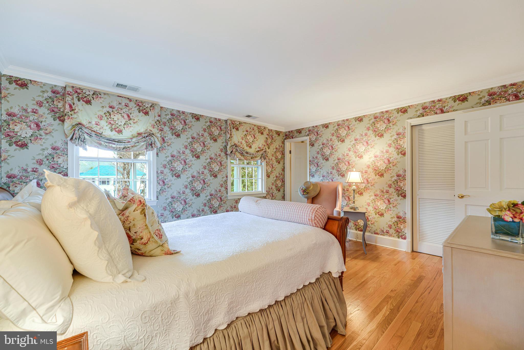 RIVERSIDE MANOR - Residential