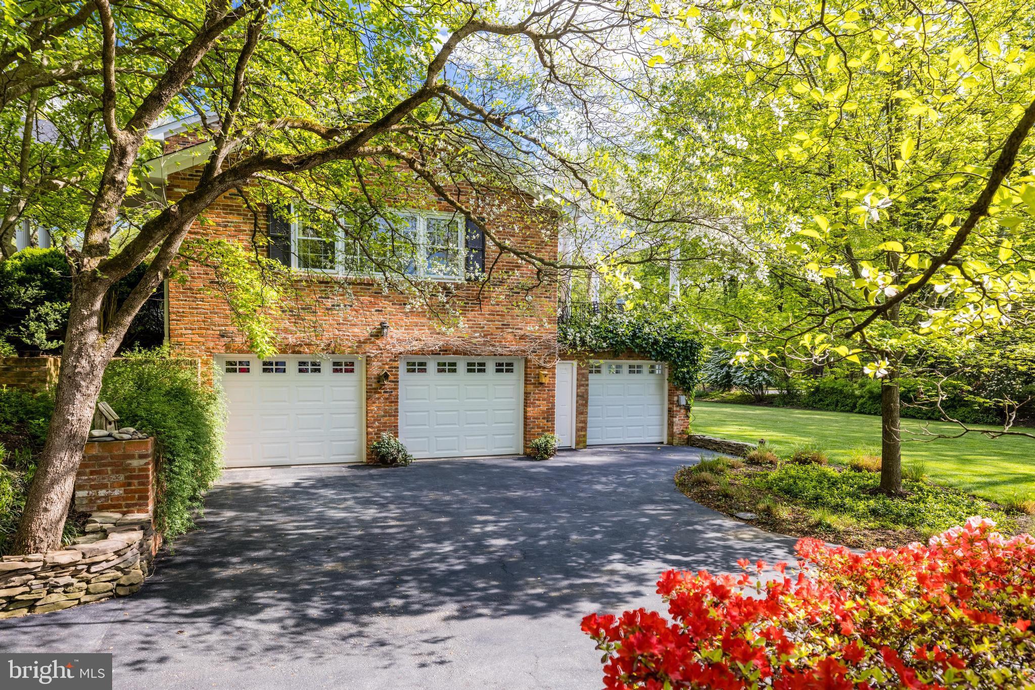 RIVERSIDE MANOR - Residential