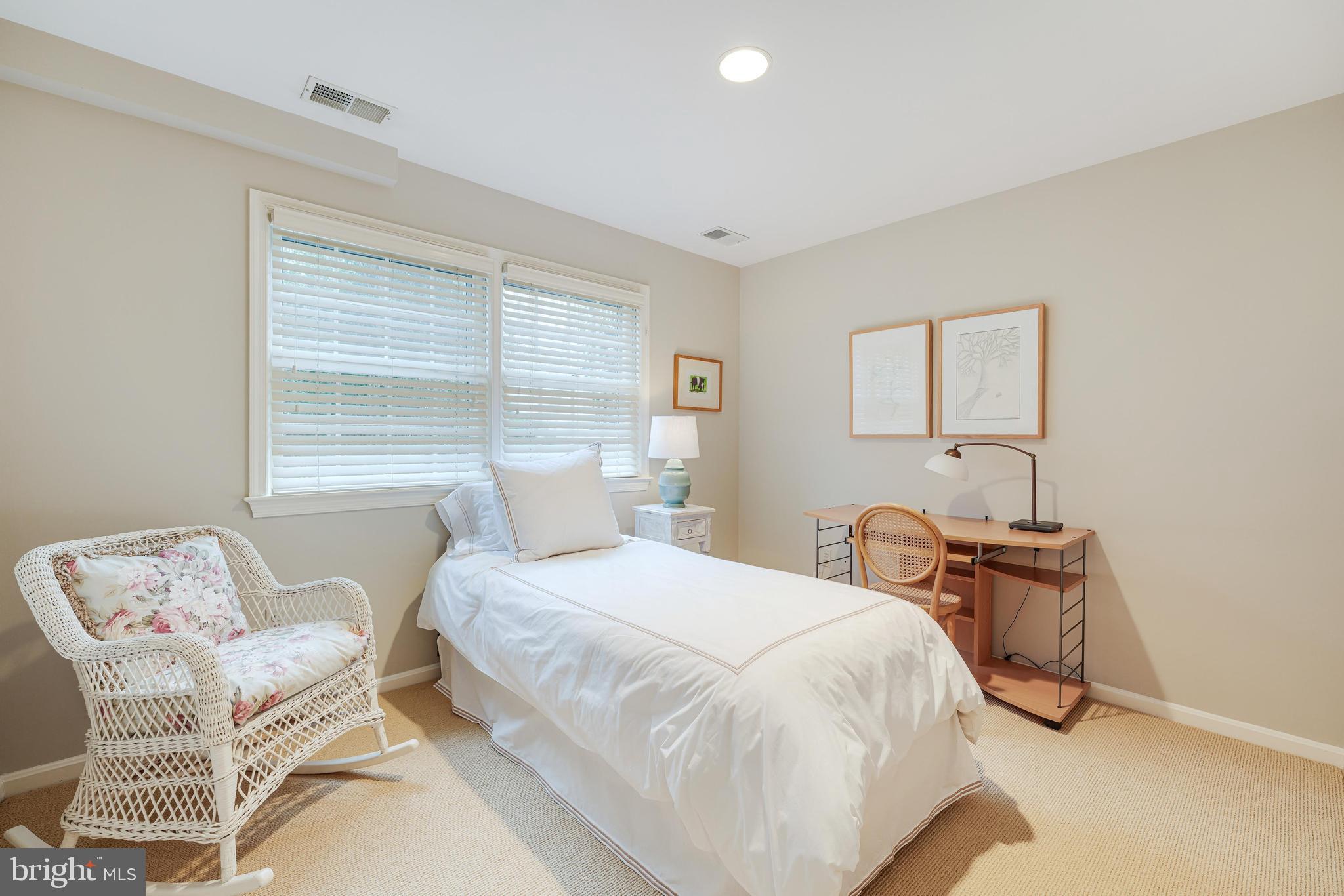 RIVERSIDE MANOR - Residential