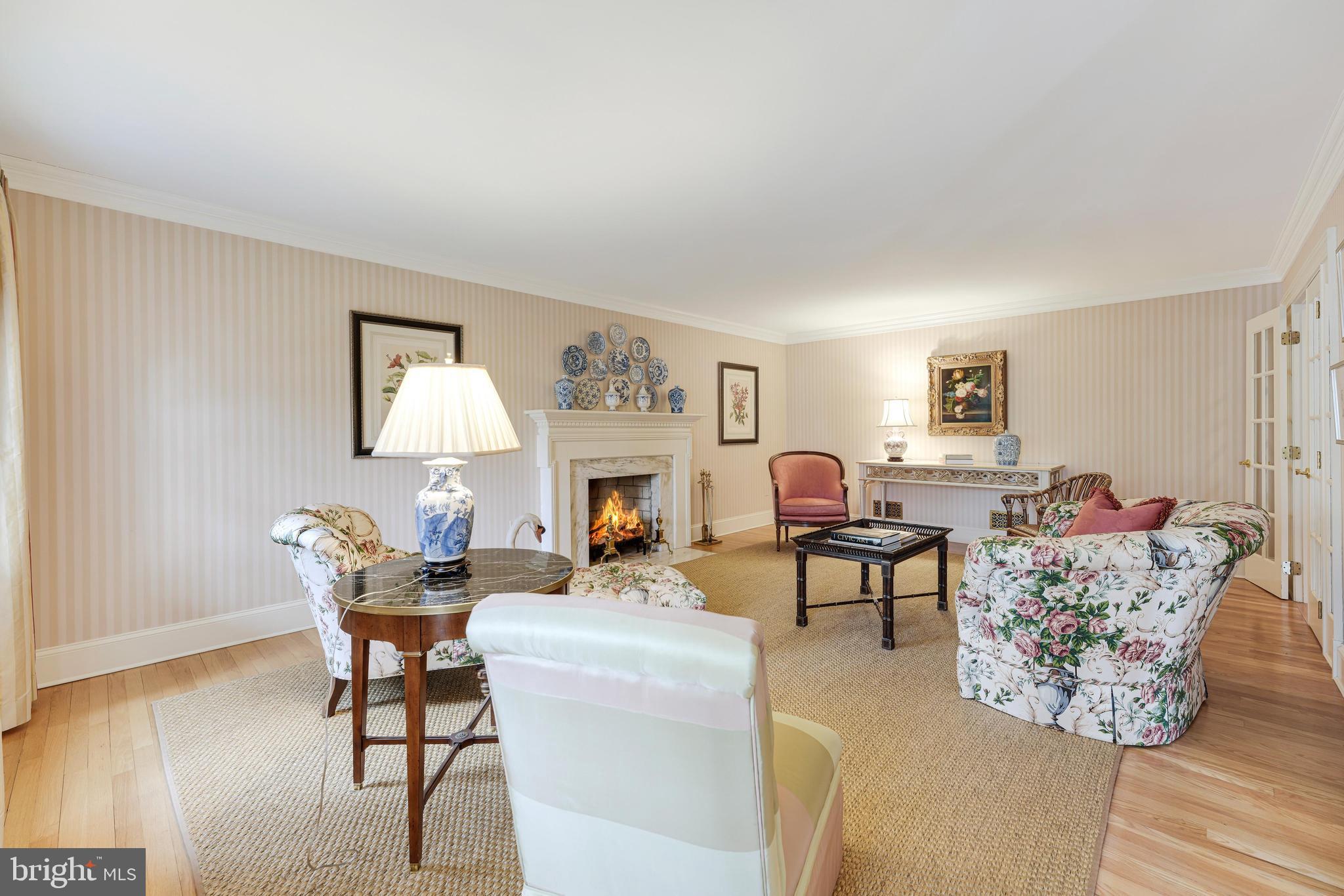 RIVERSIDE MANOR - Residential