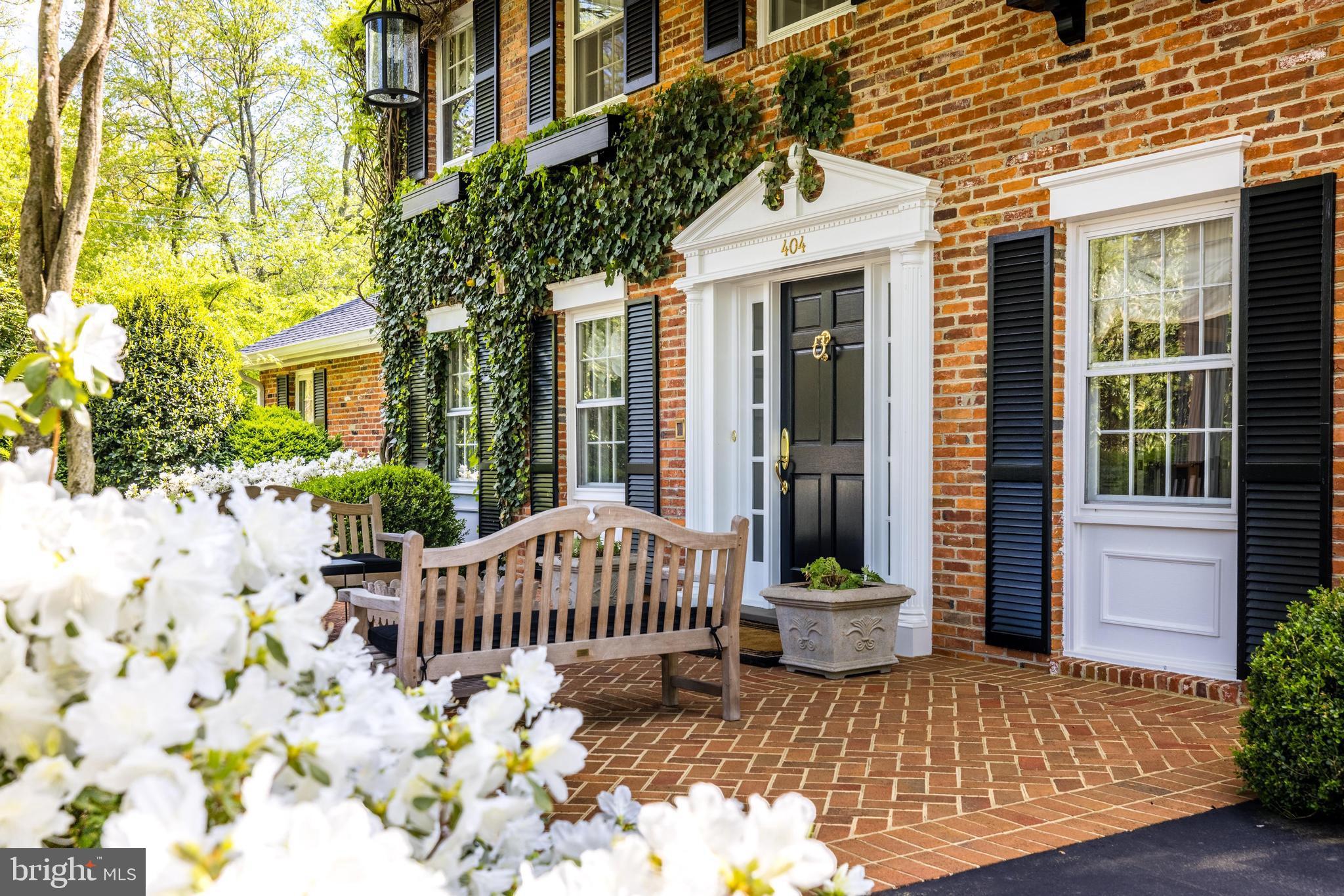 RIVERSIDE MANOR - Residential