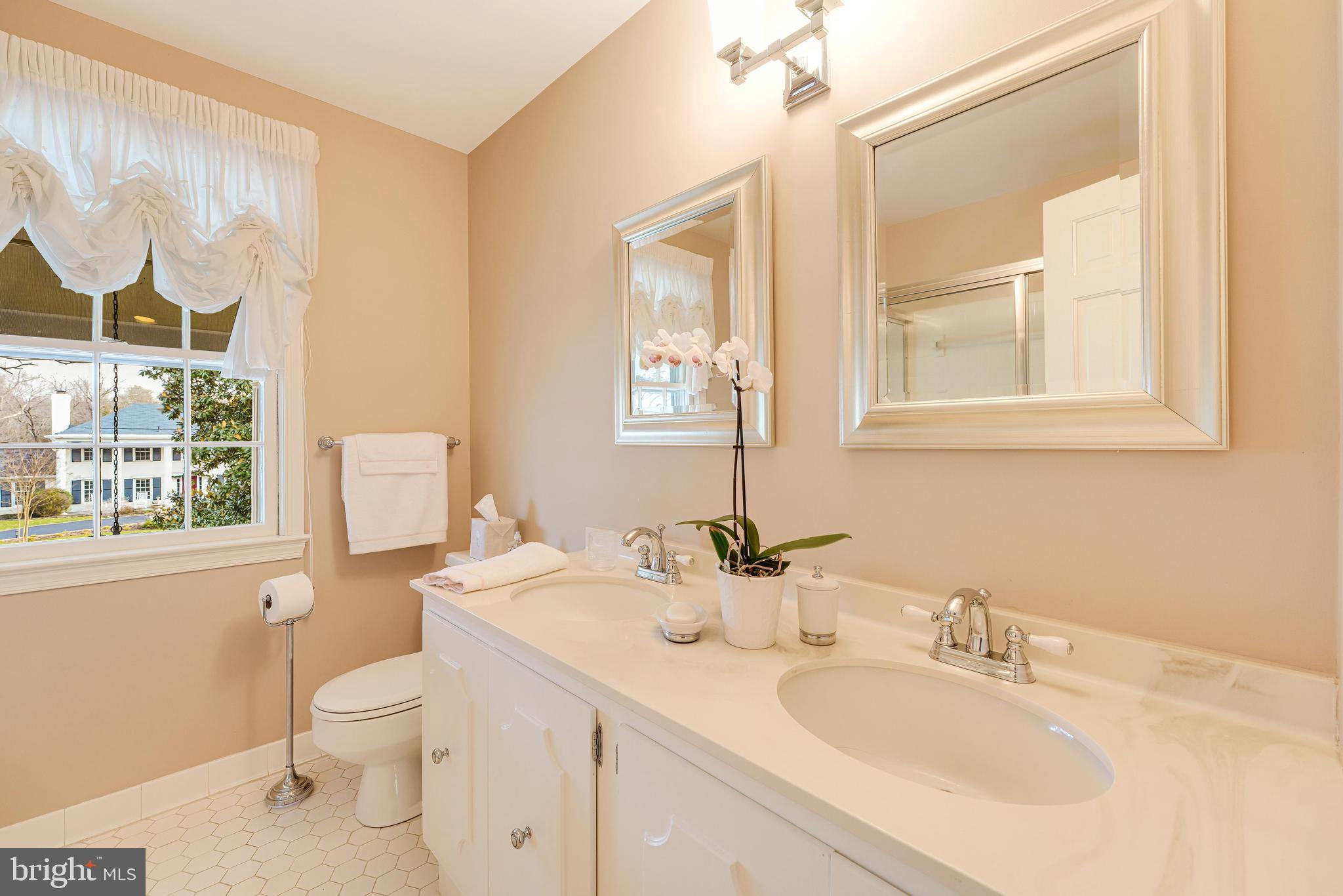 RIVERSIDE MANOR - Residential