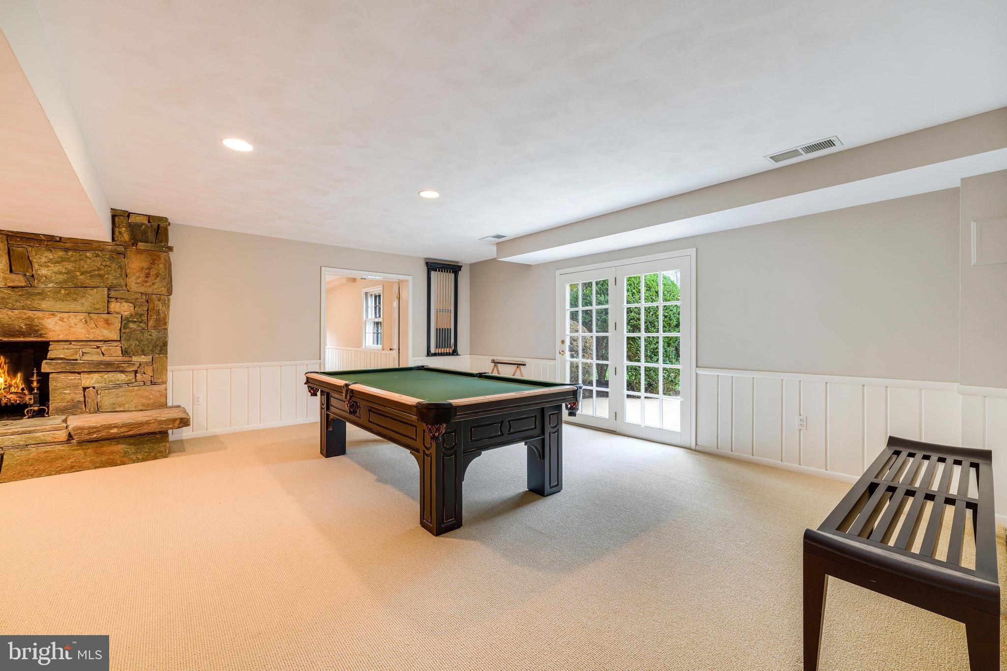 RIVERSIDE MANOR - Residential