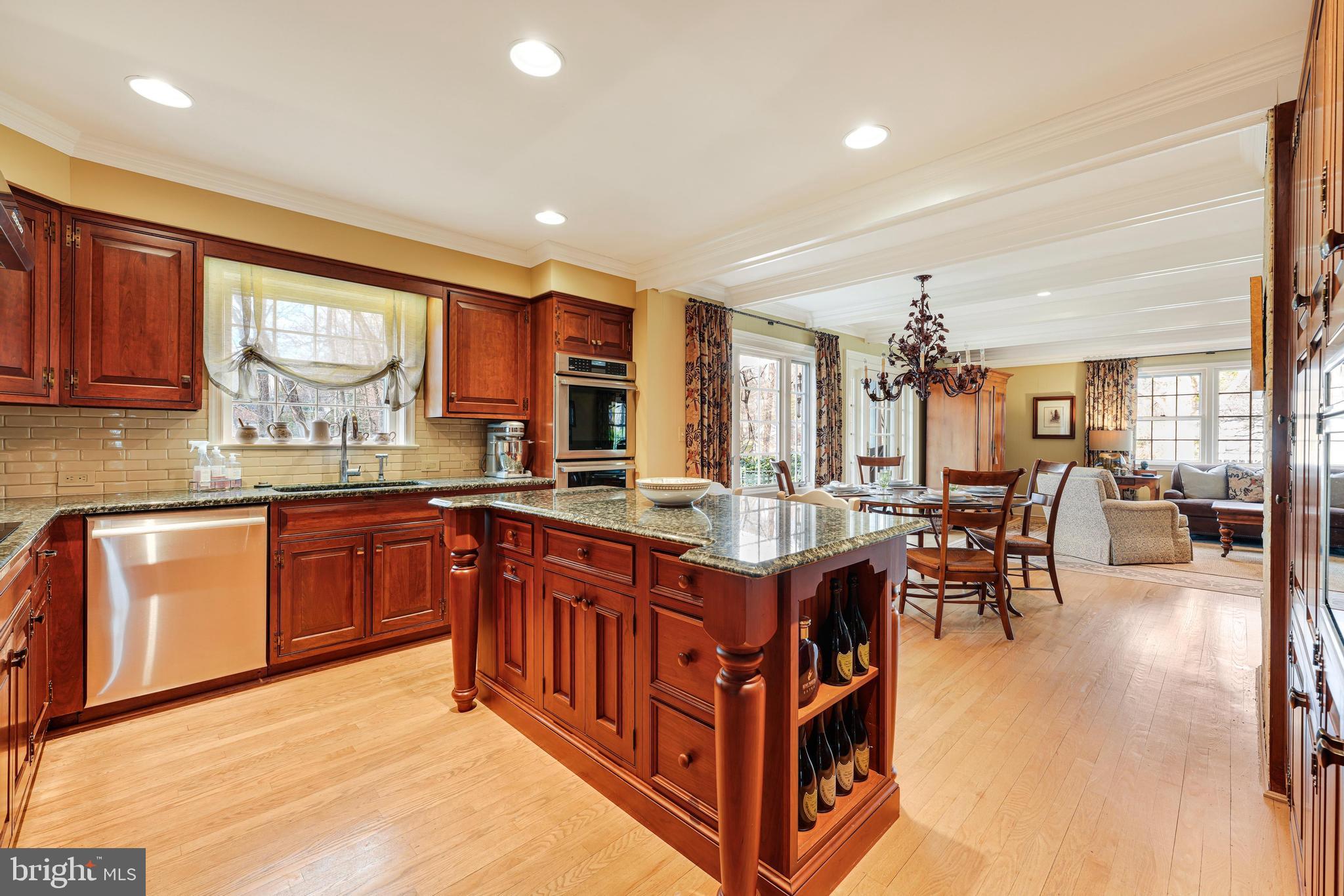 RIVERSIDE MANOR - Residential