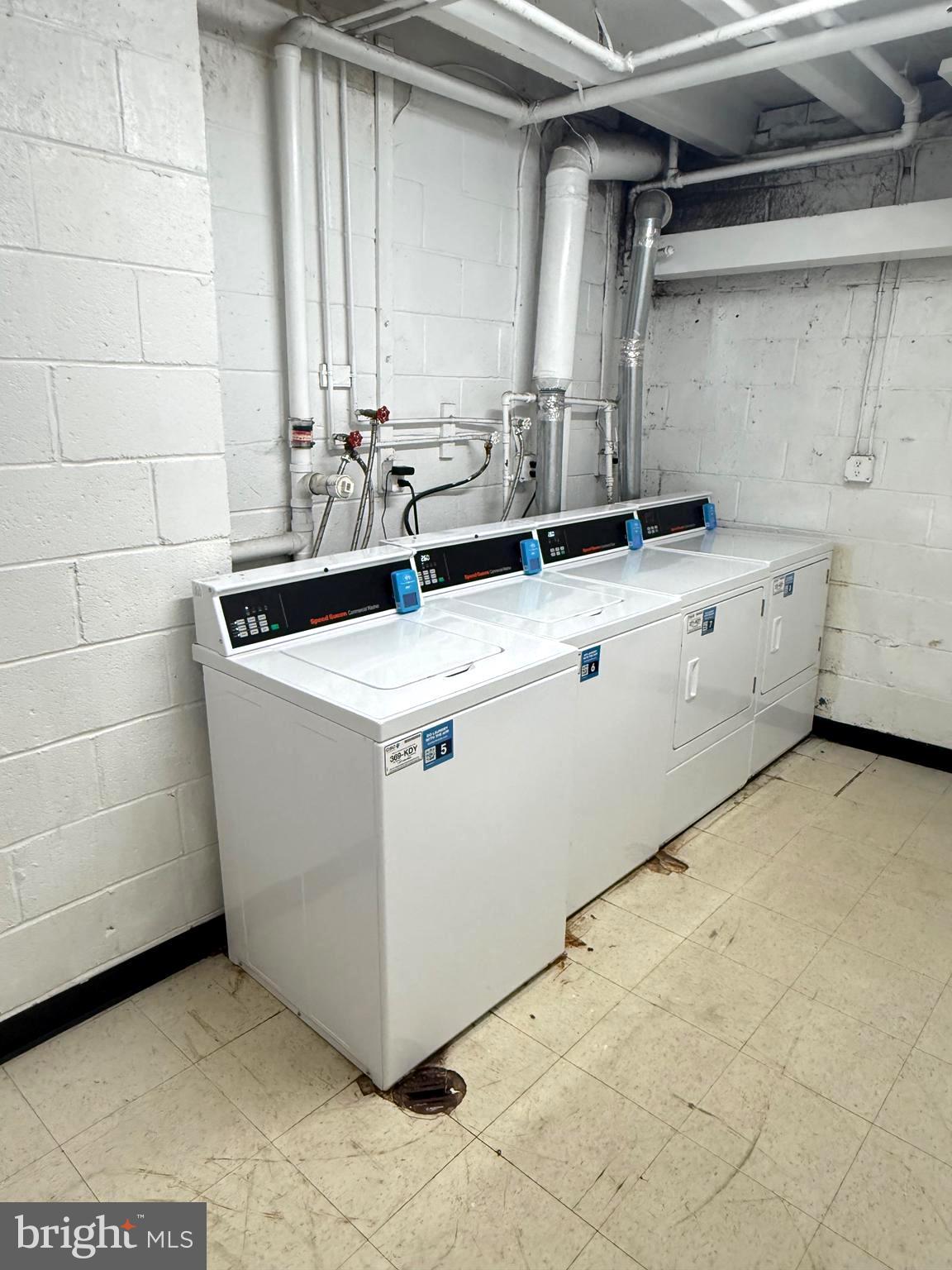 COLCHESTER TOWNE - Residential Lease