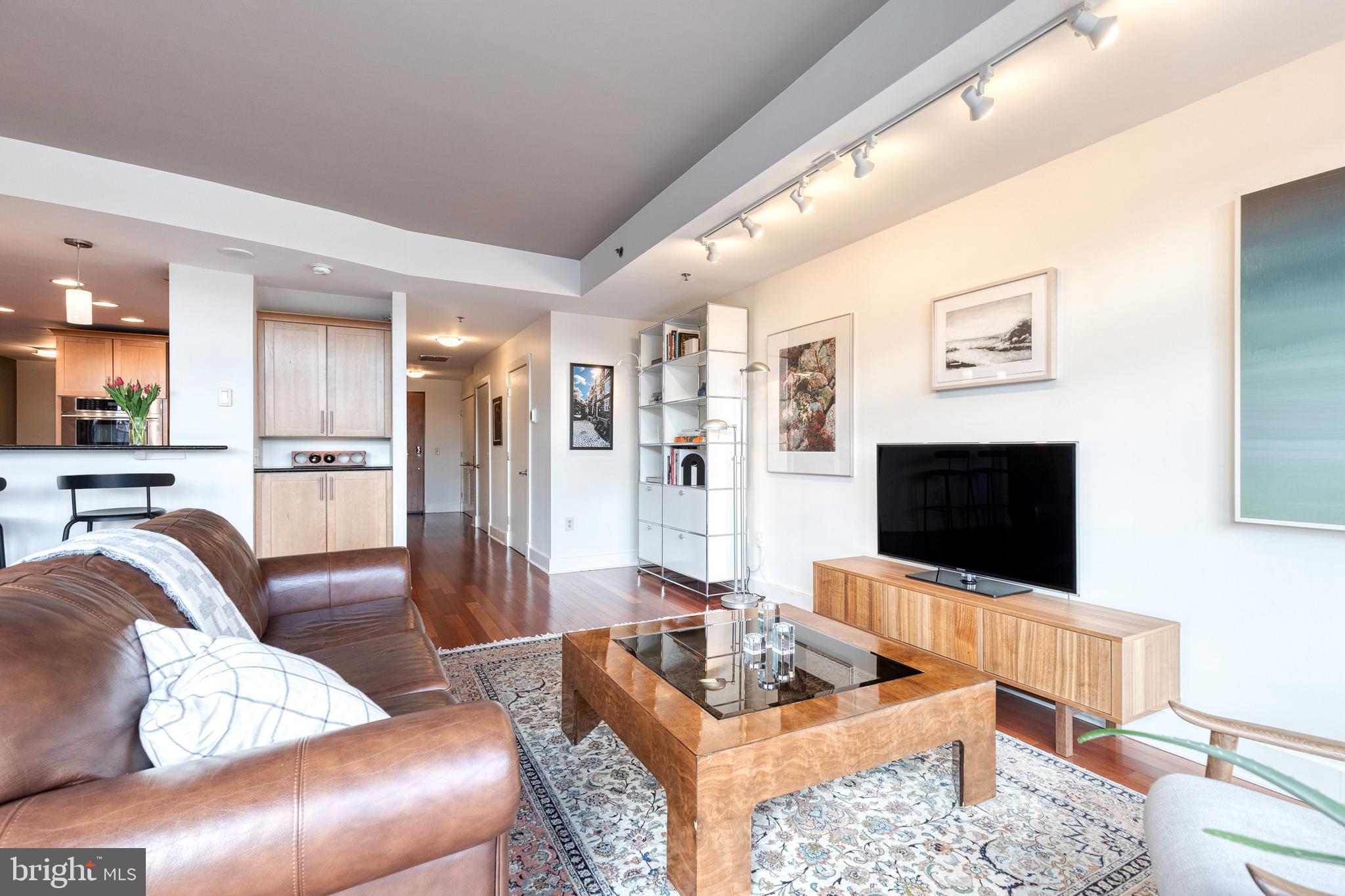 HARBOR EAST - Residential