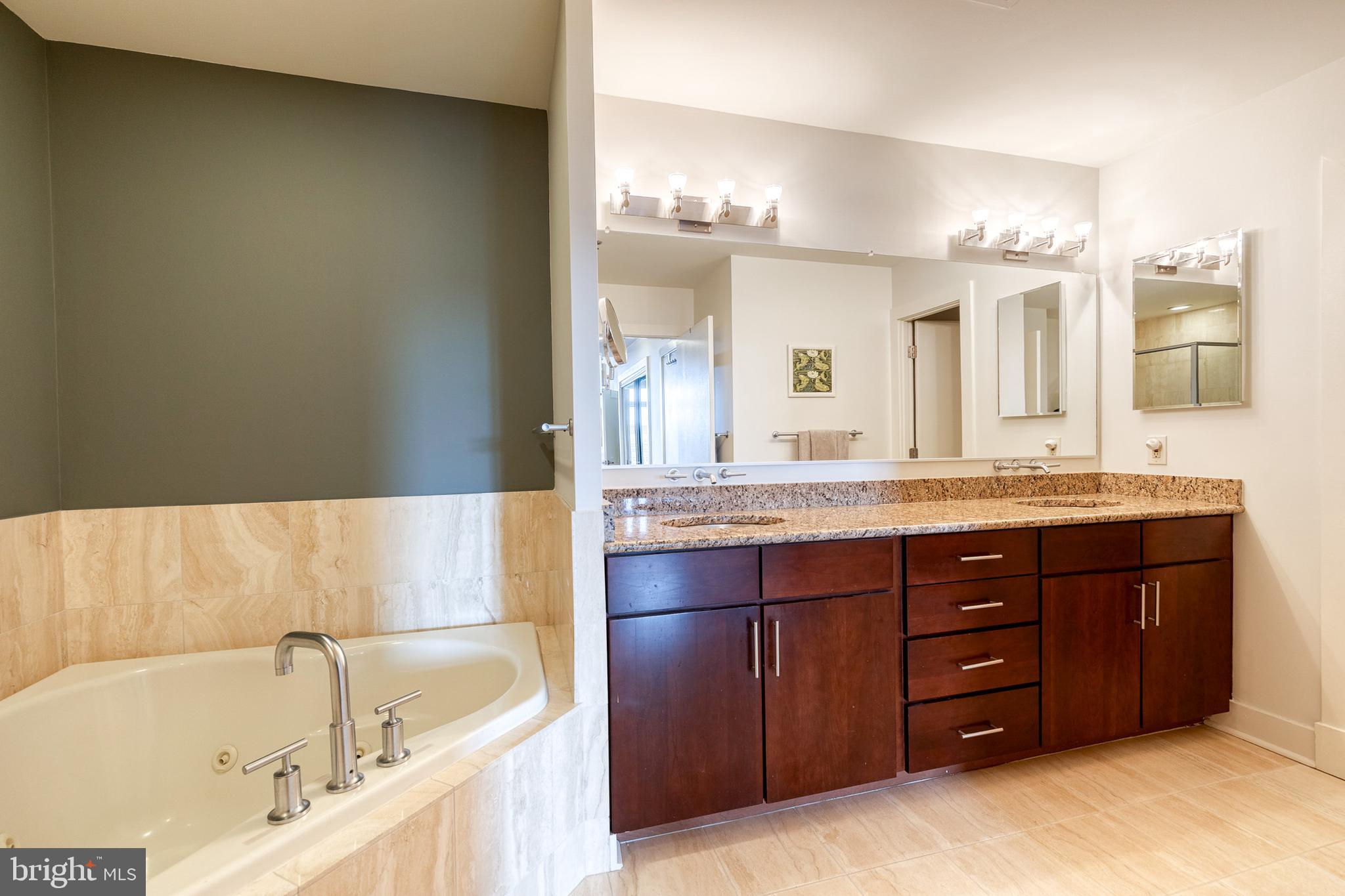 HARBOR EAST - Residential