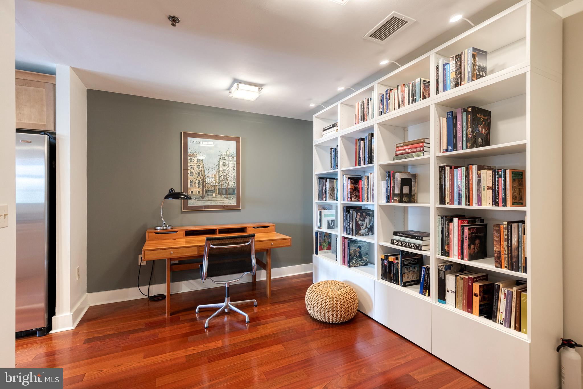 HARBOR EAST - Residential