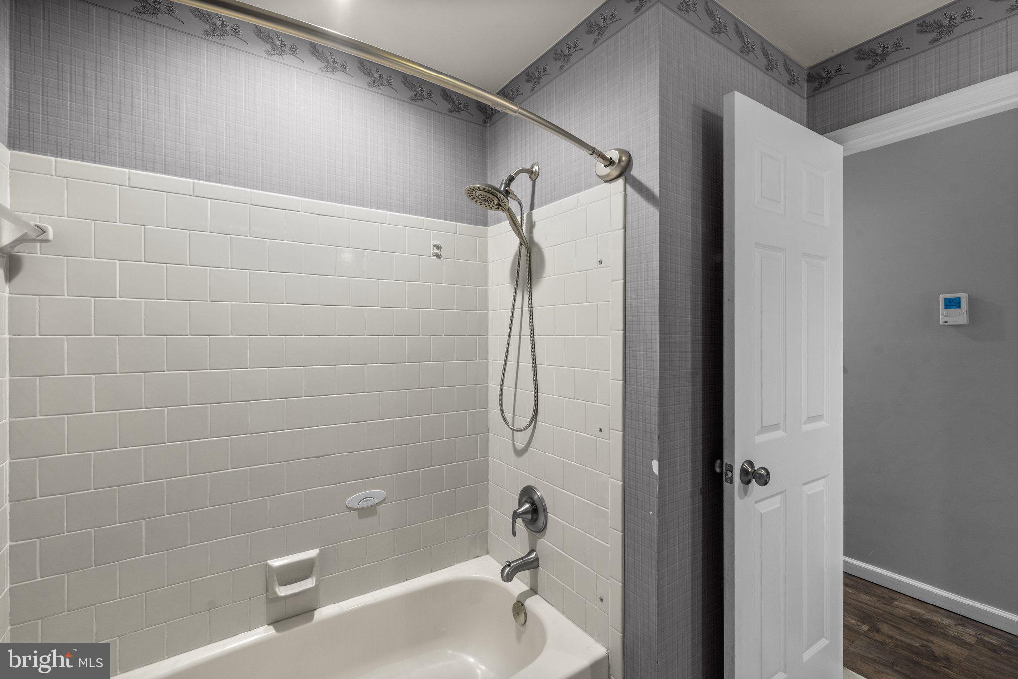 GREEN FIELD - Residential Lease