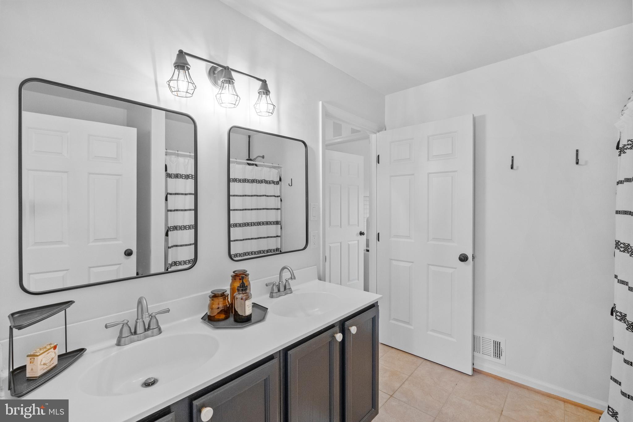 JAPONICA - Residential