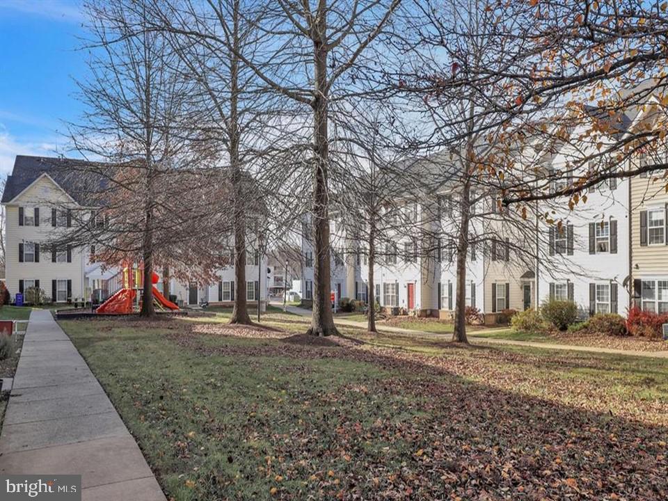 AVINGTON PARK - Residential