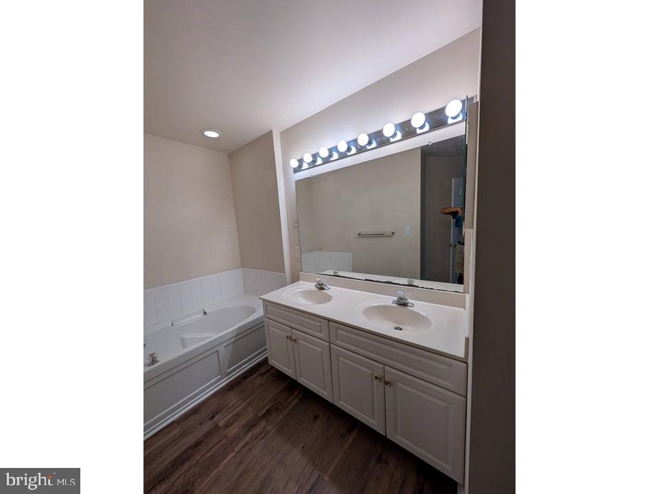 AVINGTON PARK - Residential