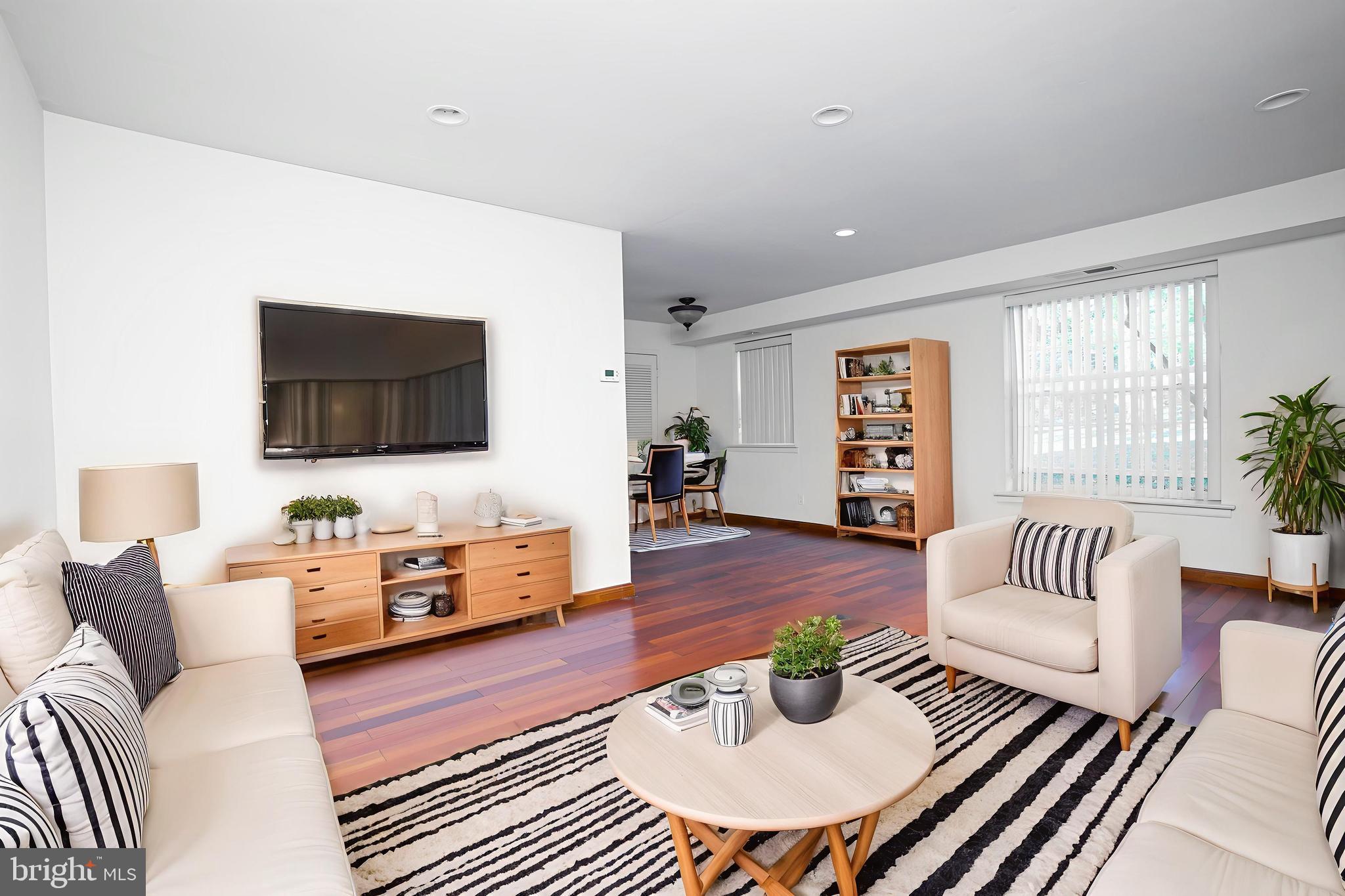 EAST FALLS - Residential