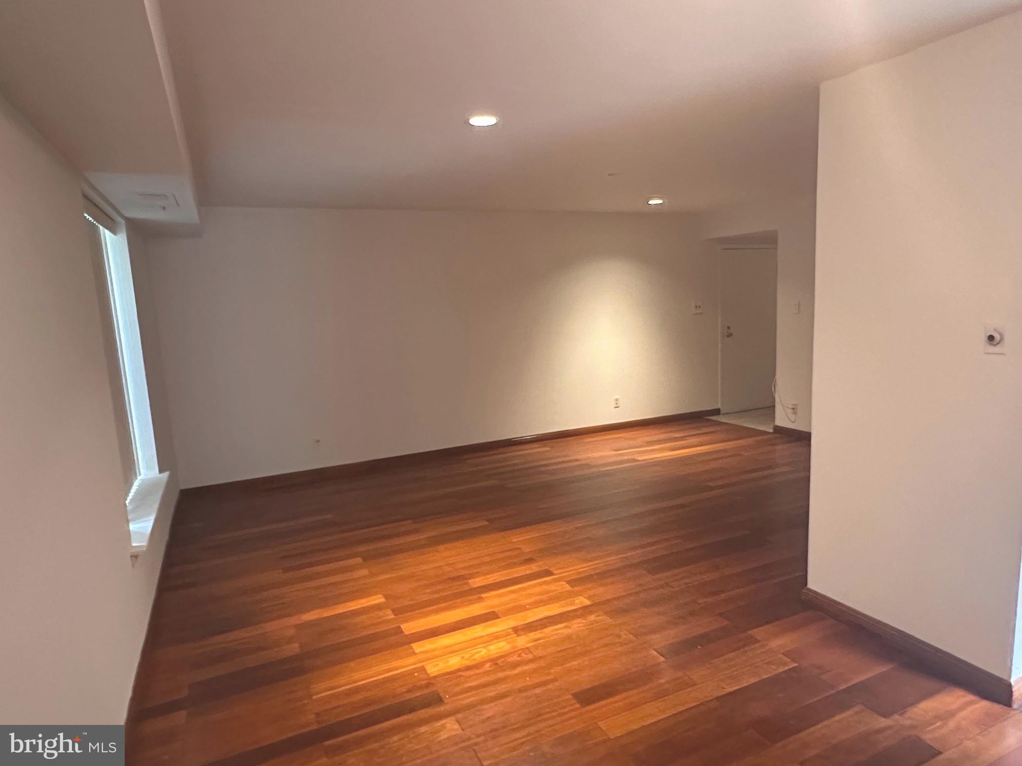 EAST FALLS - Residential