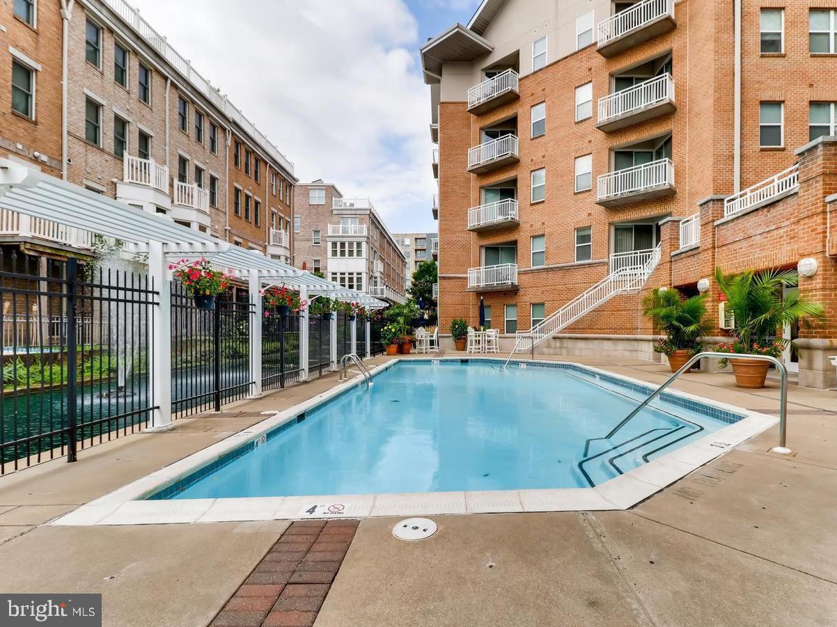 PIERSIDE AT HARBORVIEW - Residential