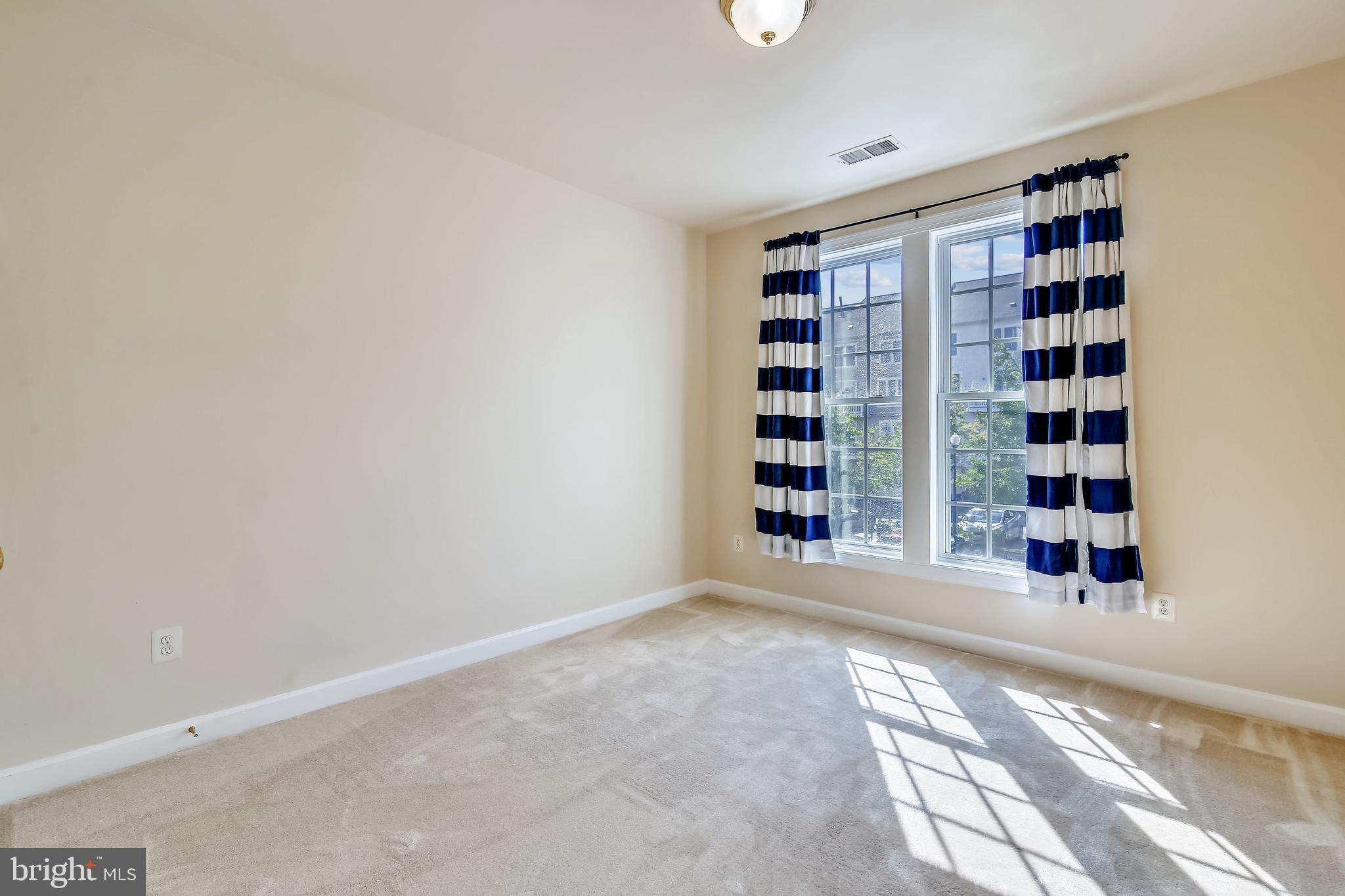 HIDDEN CREEK - Residential