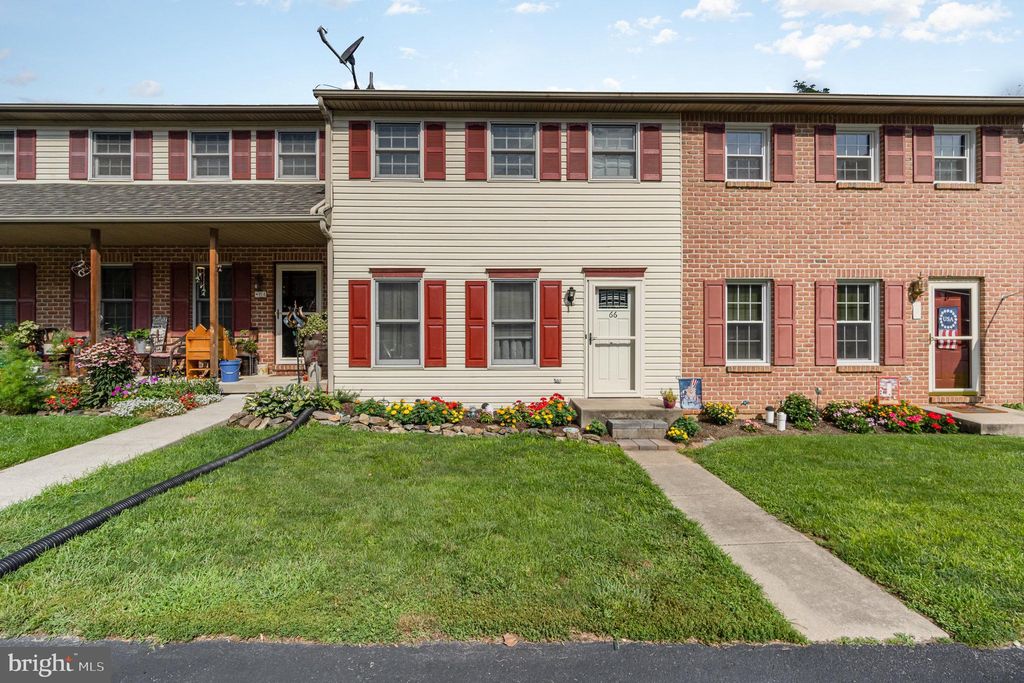 Photo of 66 IRONSTONE DR, ELIZABETHTOWN, PA 17022 (MLS # PALA2039118)