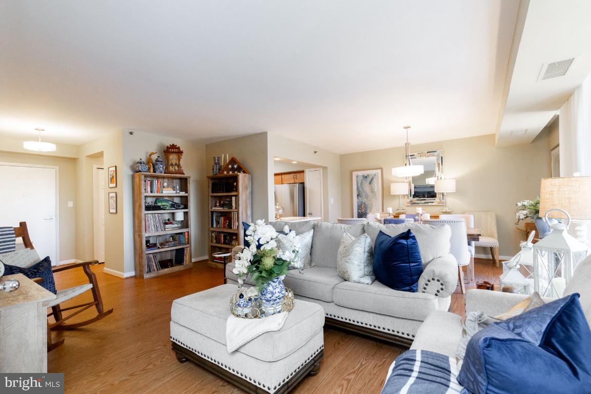 BARKLEY CONDO - Residential Lease